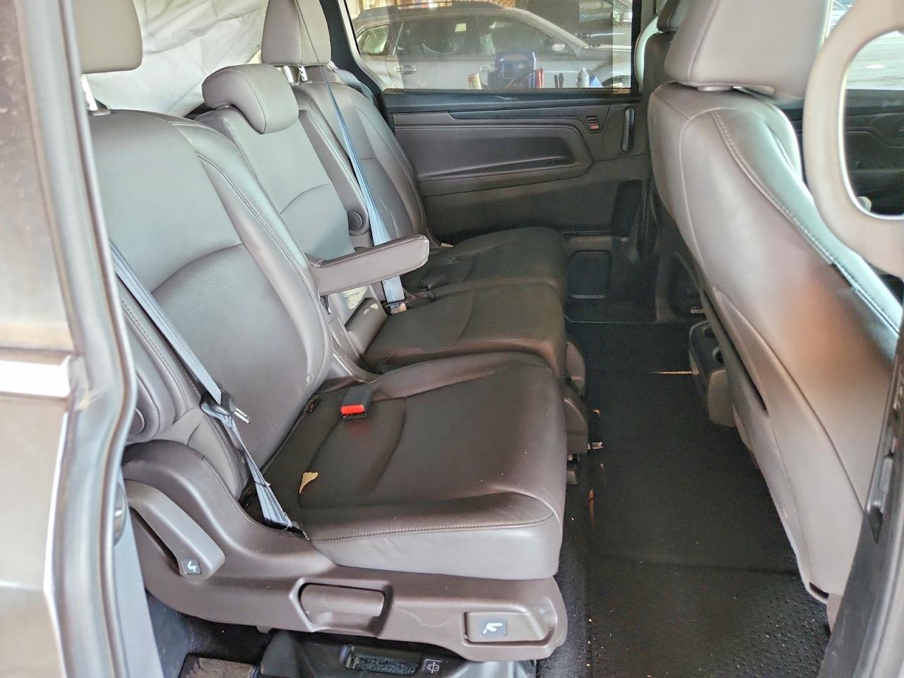 2018 Honda Odyssey Exl Gray vin: 5FNRL6H76JB101128