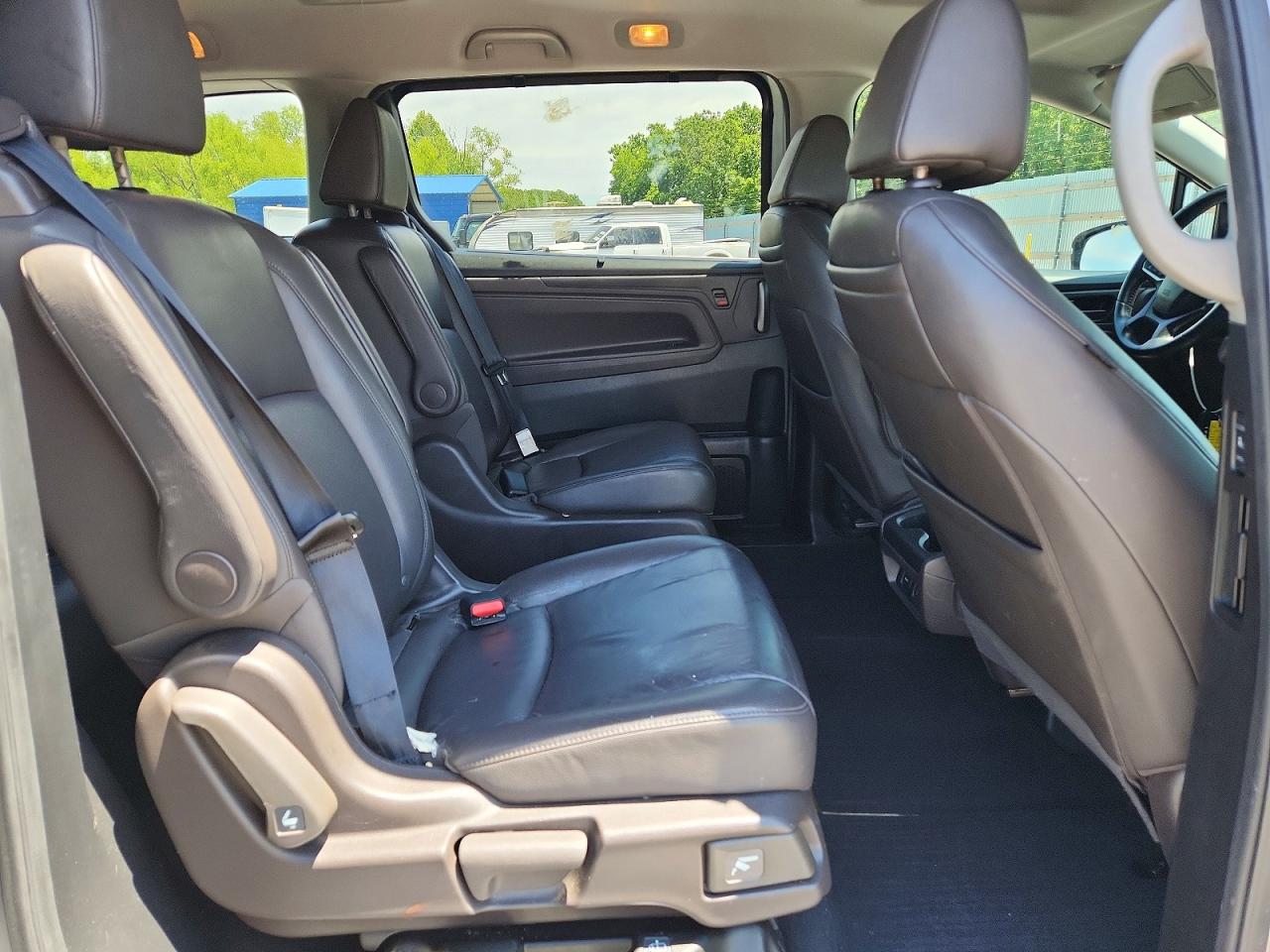 2018 Honda Odyssey Exl Silver vin: 5FNRL6H79JB020141