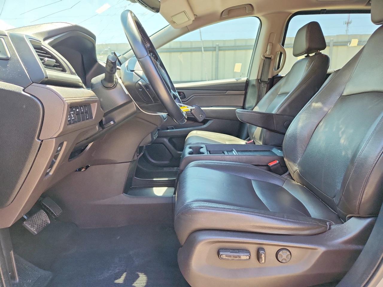 2018 Honda Odyssey Exl Silver vin: 5FNRL6H79JB020141