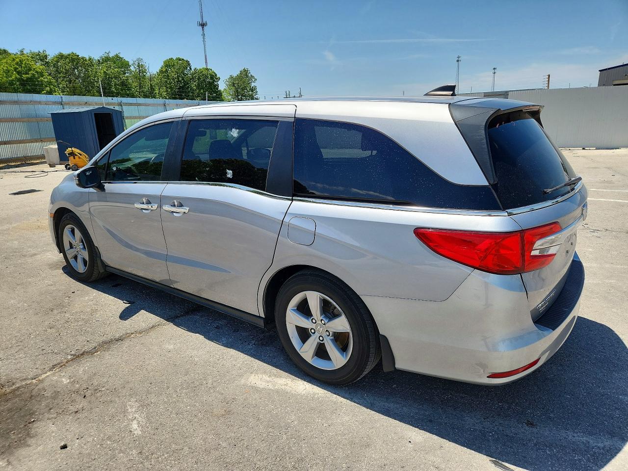 2018 Honda Odyssey Exl Silver vin: 5FNRL6H79JB020141