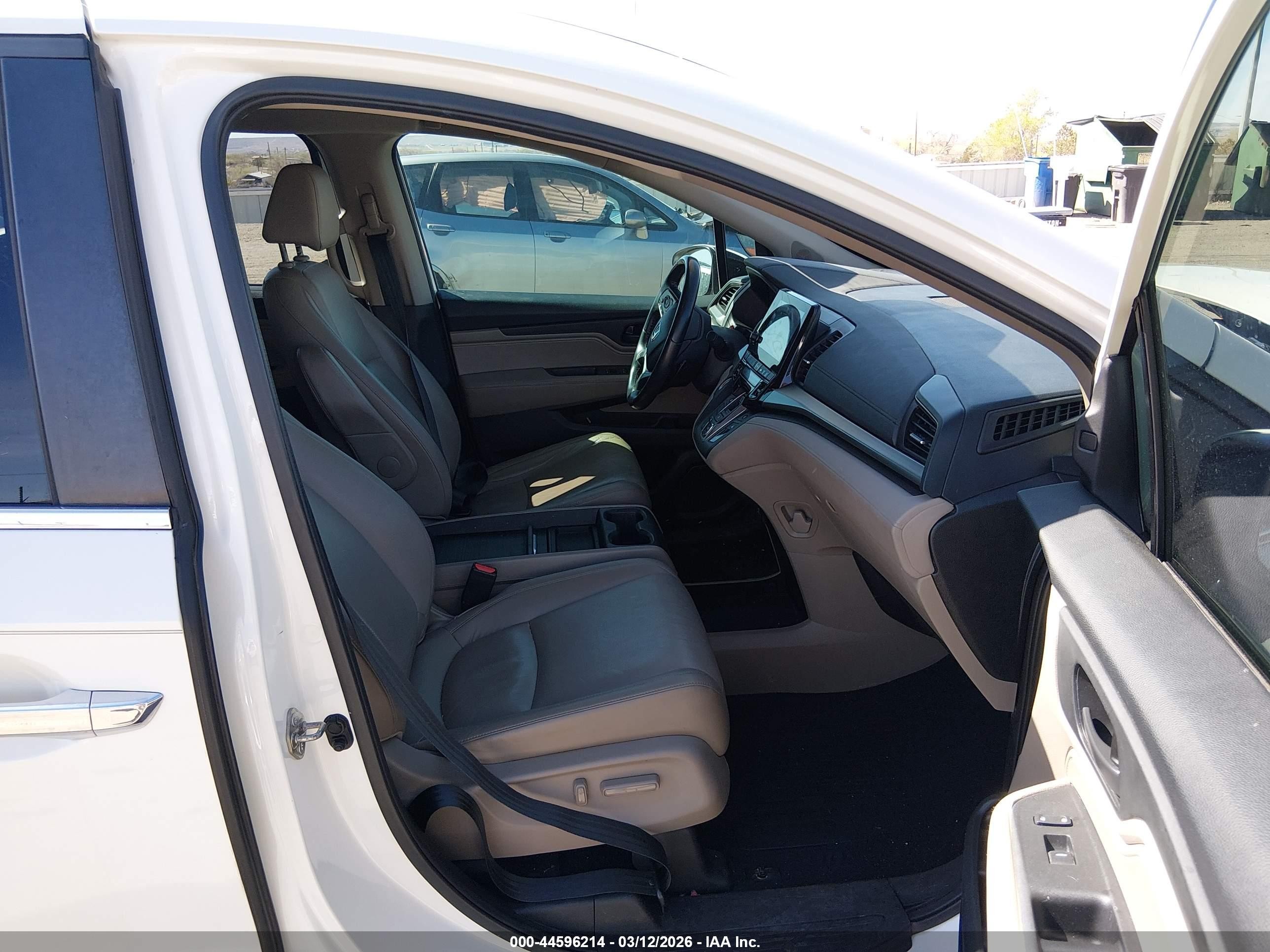 2018 Honda Odyssey Ex-l Белый vin: 5FNRL6H79JB034248