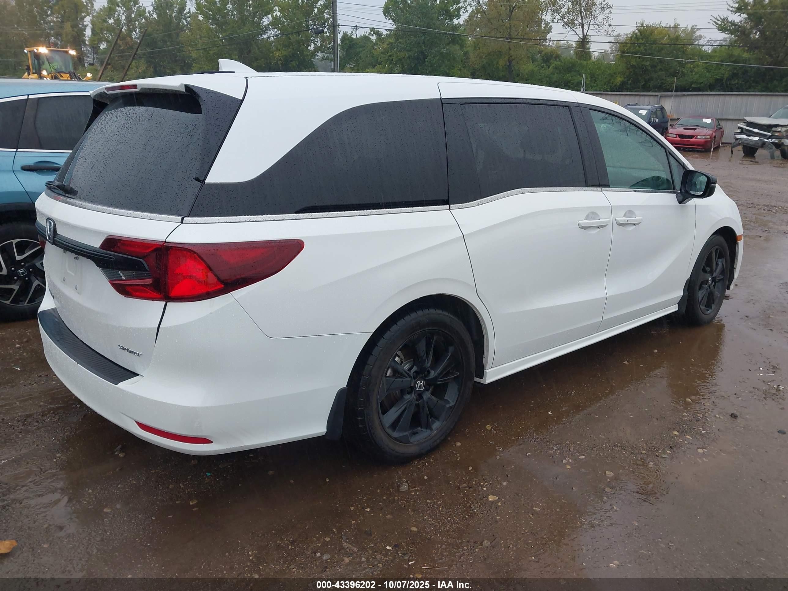 2024 Honda Odyssey Sport White vin: 5FNRL6H79RB005456