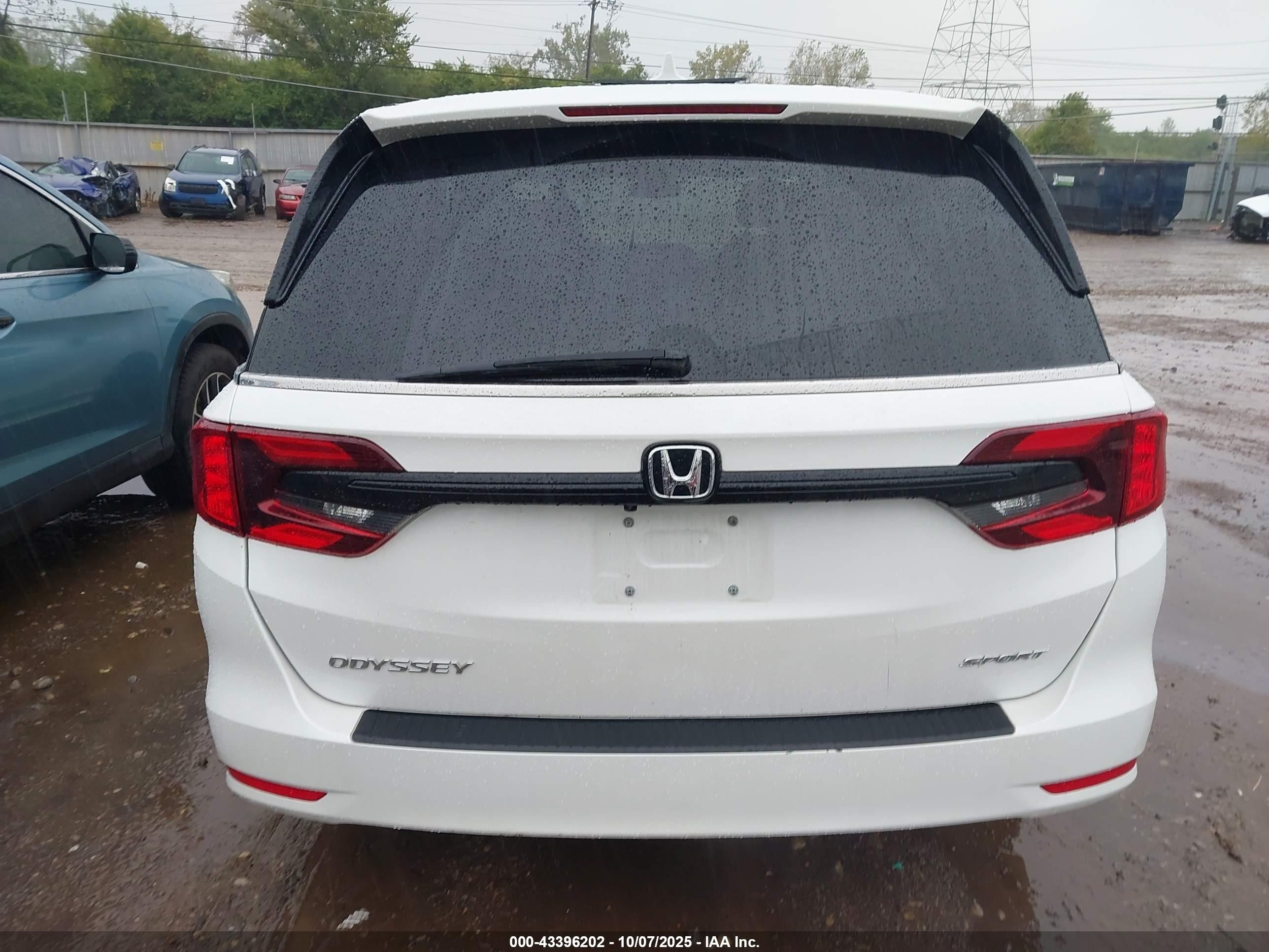 2024 Honda Odyssey Sport White vin: 5FNRL6H79RB005456
