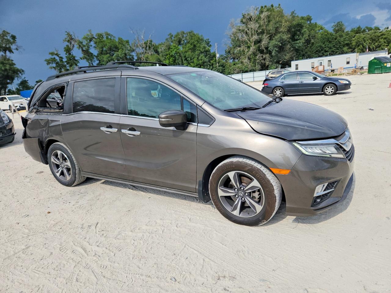 2018 Honda Odyssey Touring Gray vin: 5FNRL6H80JB035085