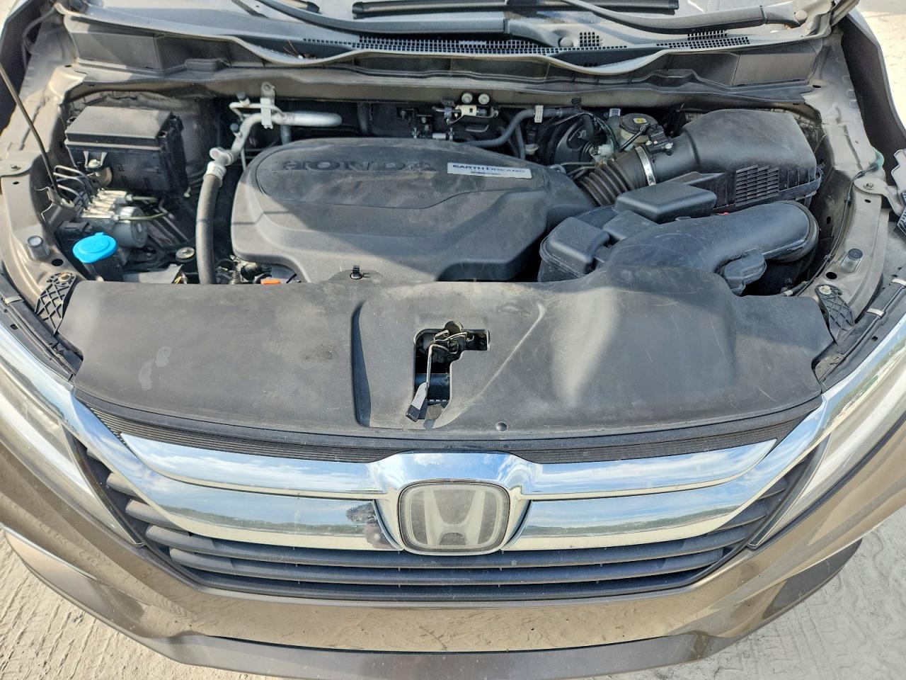 2018 Honda Odyssey Touring Gray vin: 5FNRL6H80JB035085