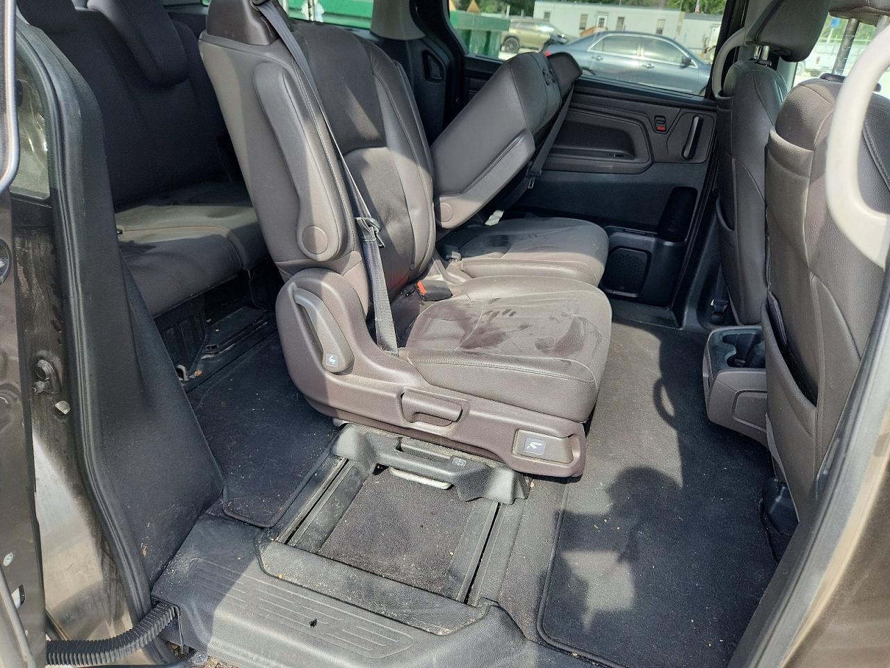 2018 Honda Odyssey Touring Gray vin: 5FNRL6H80JB035085