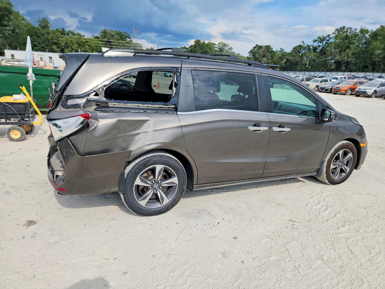 2018 Honda Odyssey Touring Gray vin: 5FNRL6H80JB035085
