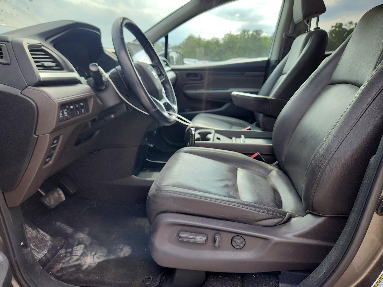 2018 Honda Odyssey Touring Gray vin: 5FNRL6H80JB035085