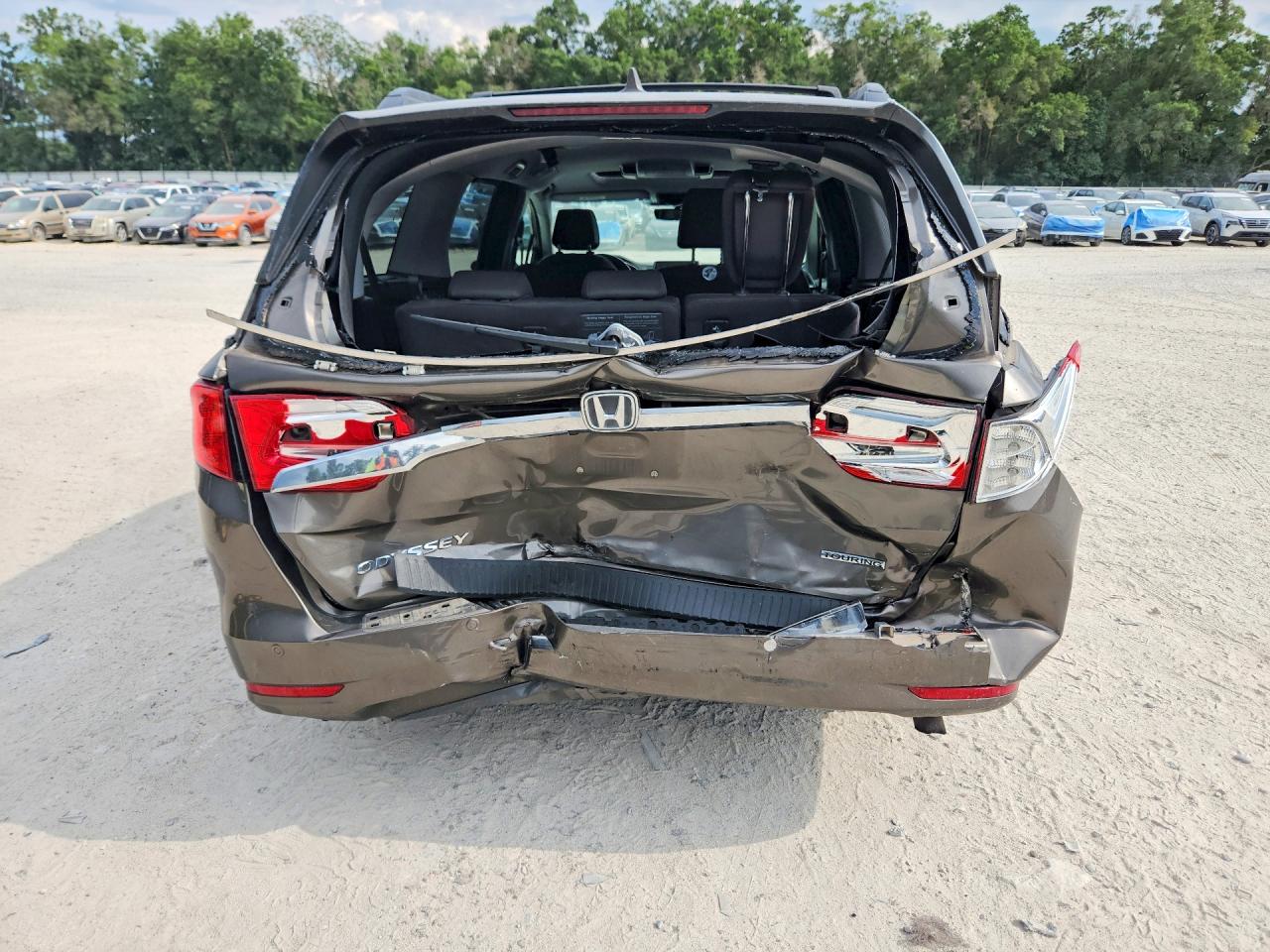 2018 Honda Odyssey Touring Gray vin: 5FNRL6H80JB035085