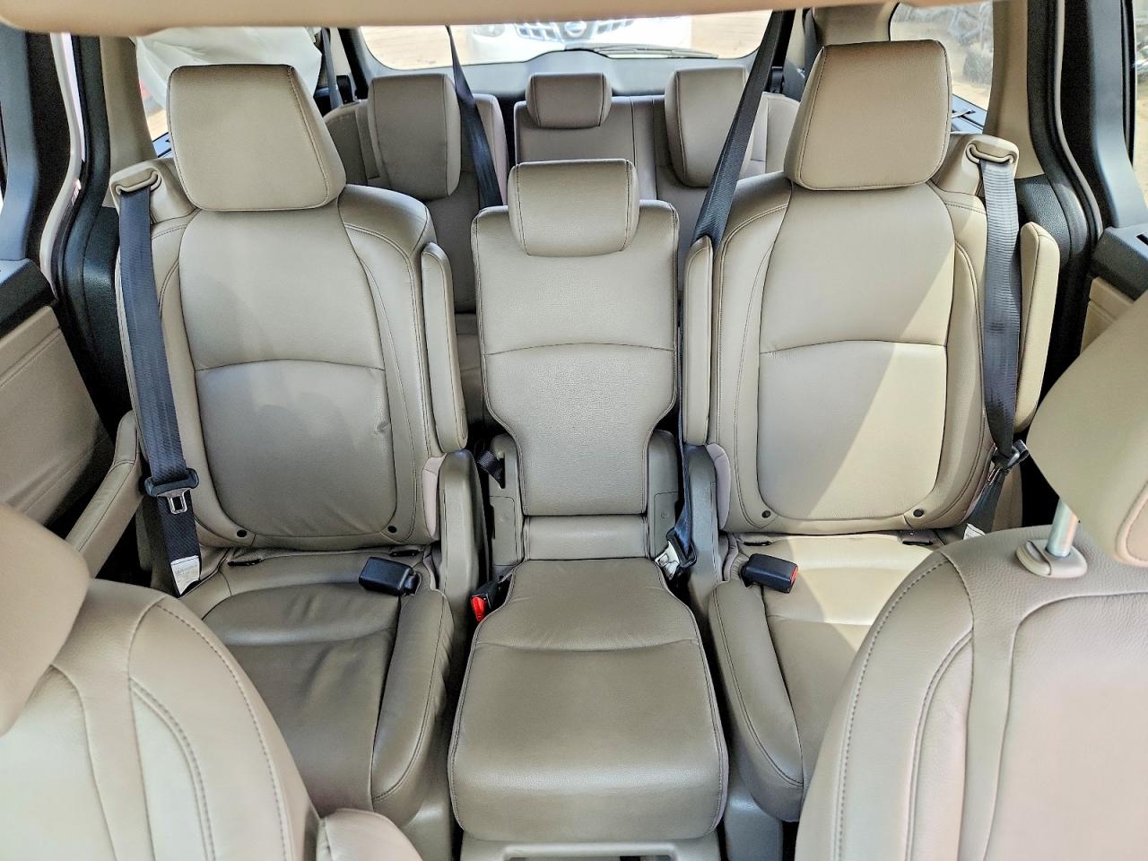 2024 Honda Odyssey Touring White vin: 5FNRL6H80RB016693