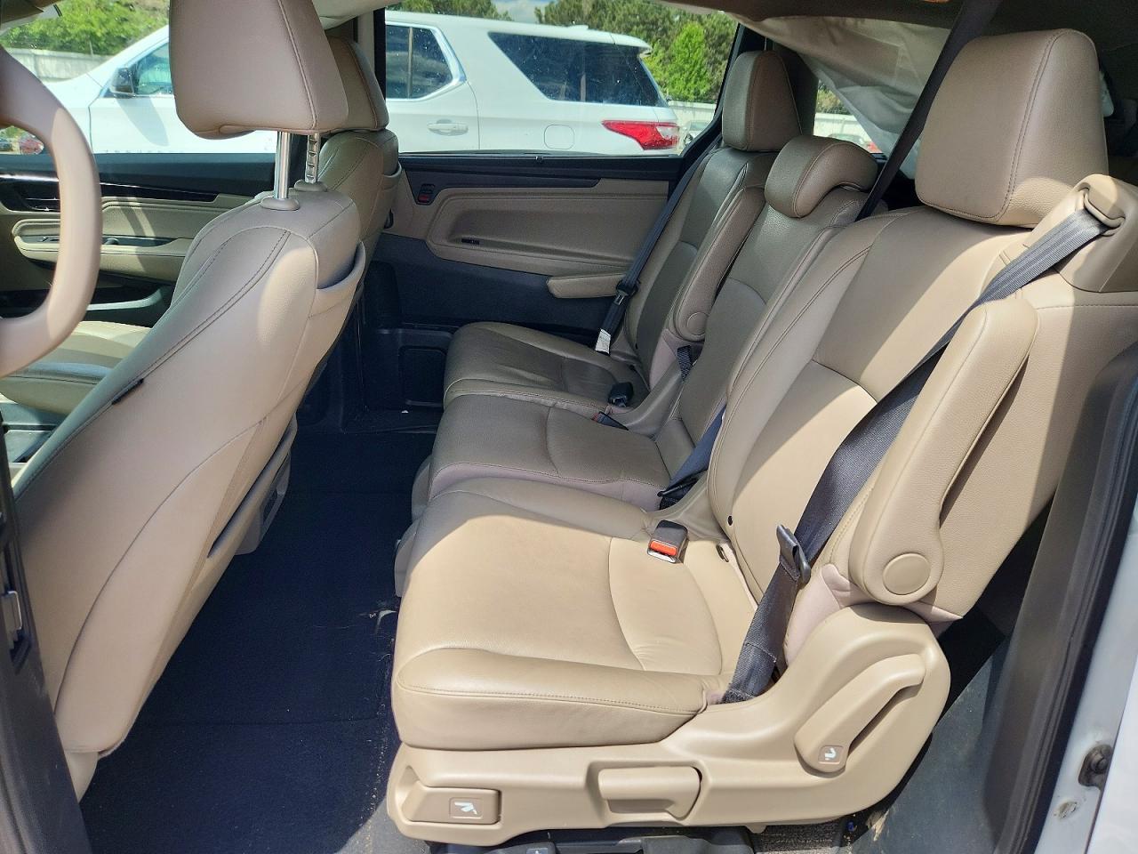 2024 Honda Odyssey Touring White vin: 5FNRL6H80RB016693