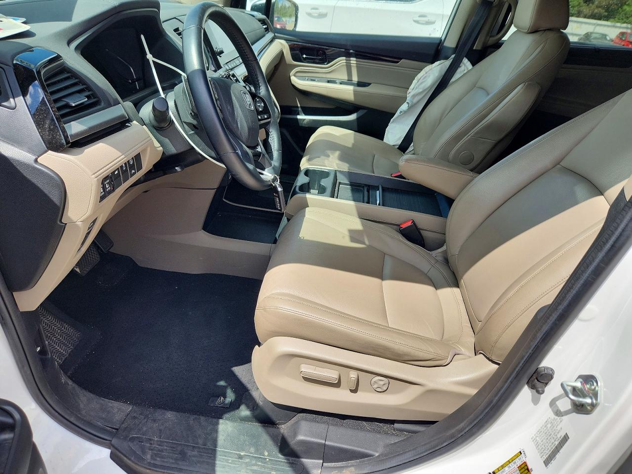 2024 Honda Odyssey Touring White vin: 5FNRL6H80RB016693