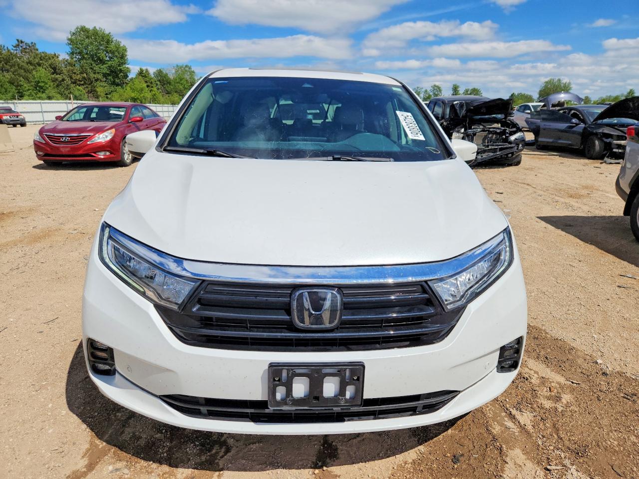 2024 Honda Odyssey Touring White vin: 5FNRL6H80RB016693