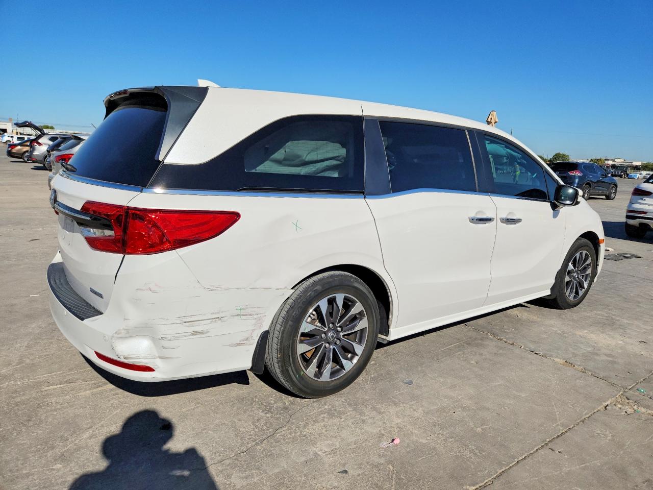 2024 Honda Odyssey Touring White vin: 5FNRL6H80RB035129