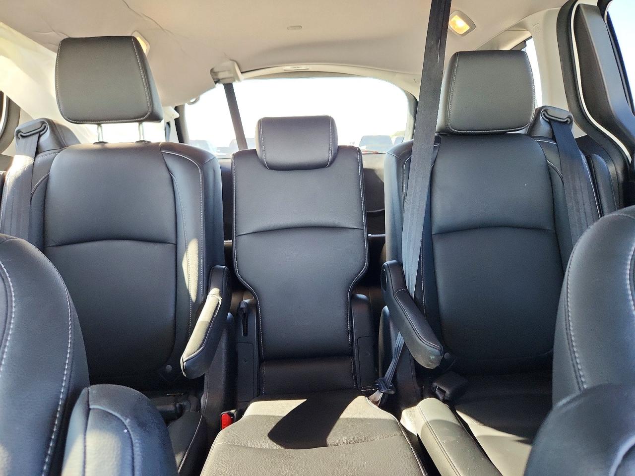2024 Honda Odyssey Touring White vin: 5FNRL6H80RB035129