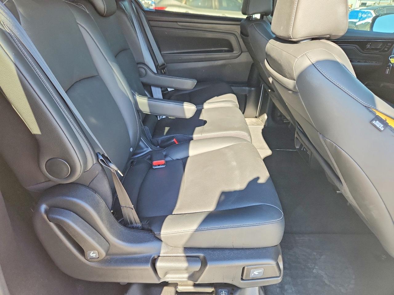 2024 Honda Odyssey Touring White vin: 5FNRL6H80RB035129