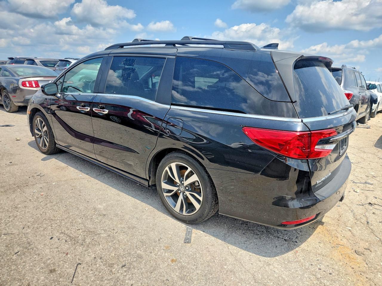 2022 Honda Odyssey Touring Black vin: 5FNRL6H81NB010573
