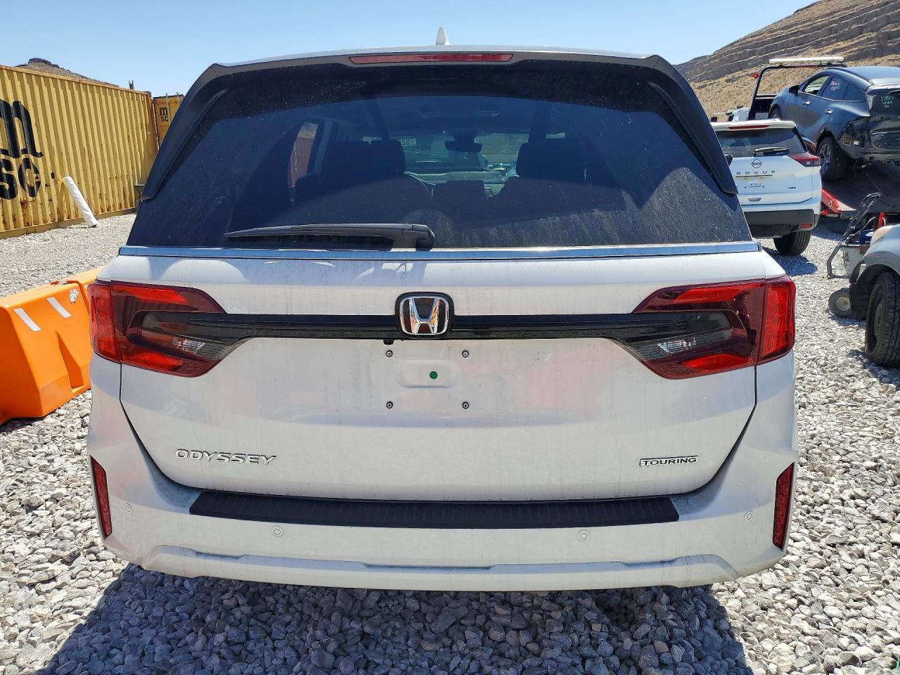 2026 Honda Odyssey Touring White vin: 5FNRL6H82TB012491