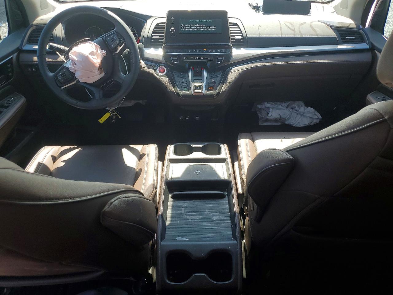 2026 Honda Odyssey Touring White vin: 5FNRL6H82TB012491