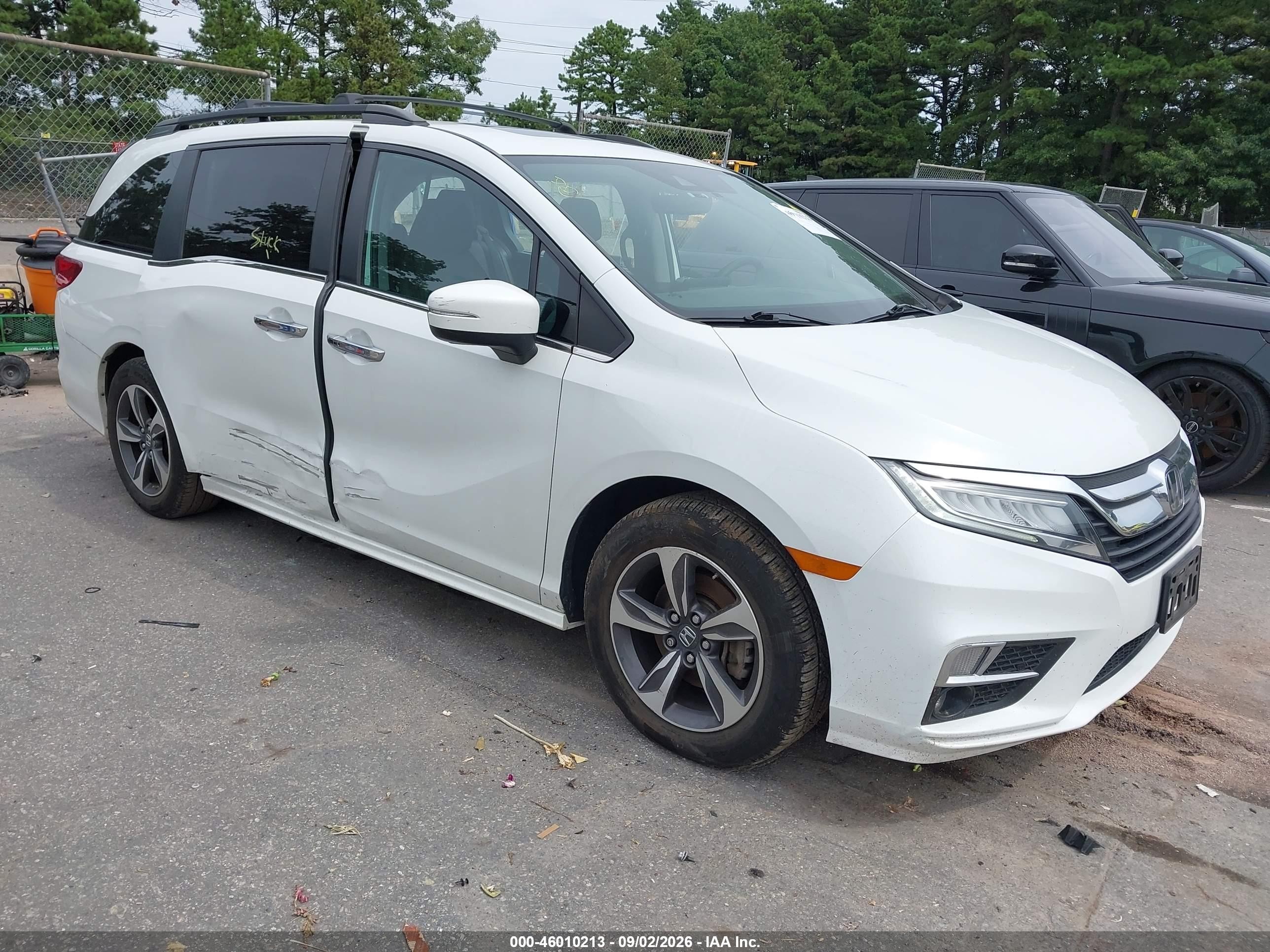 2020 Honda Odyssey Touring White vin: 5FNRL6H83LB036458