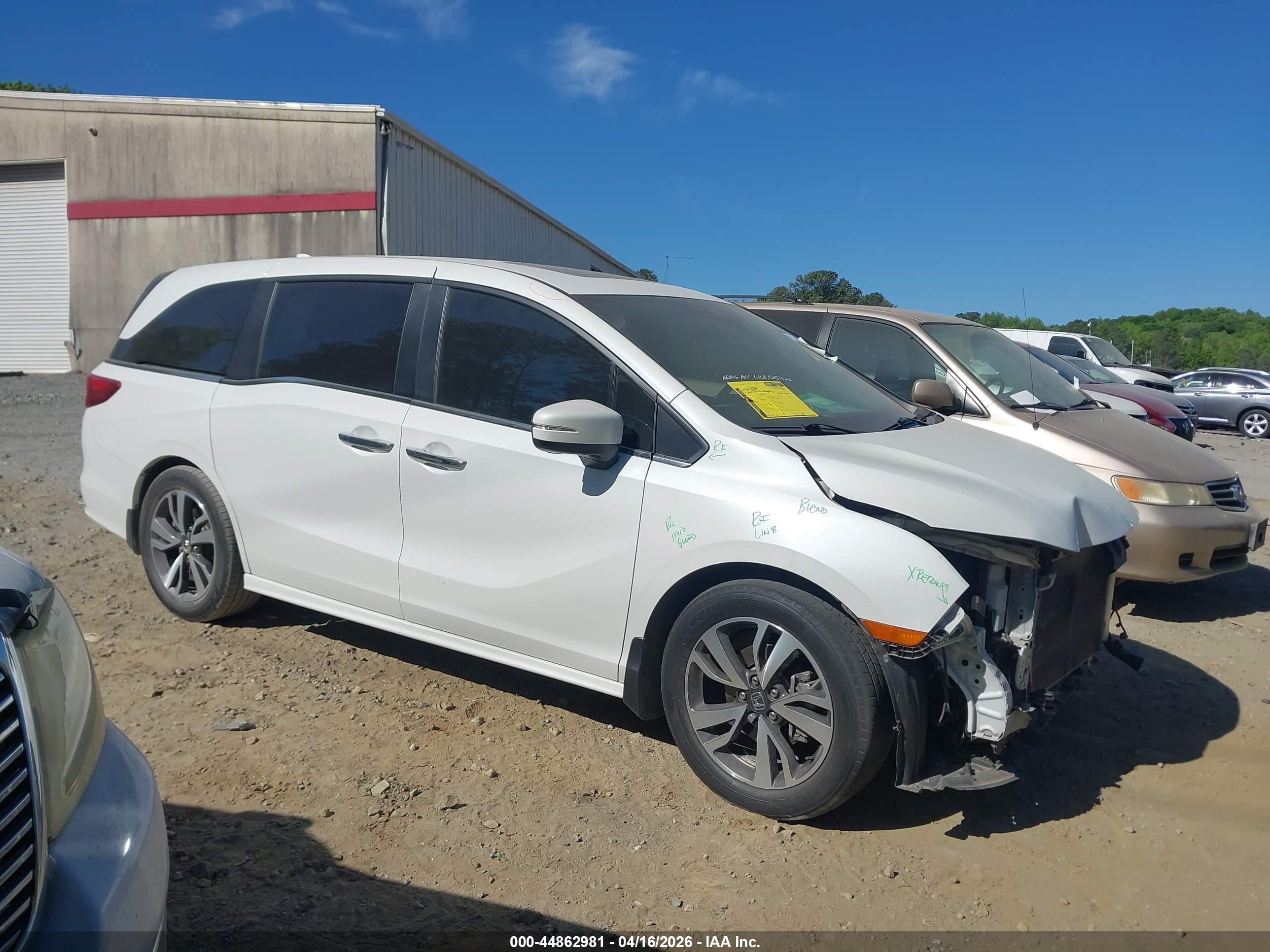 2021 Honda Odyssey Touring Белый vin: 5FNRL6H83MB007320