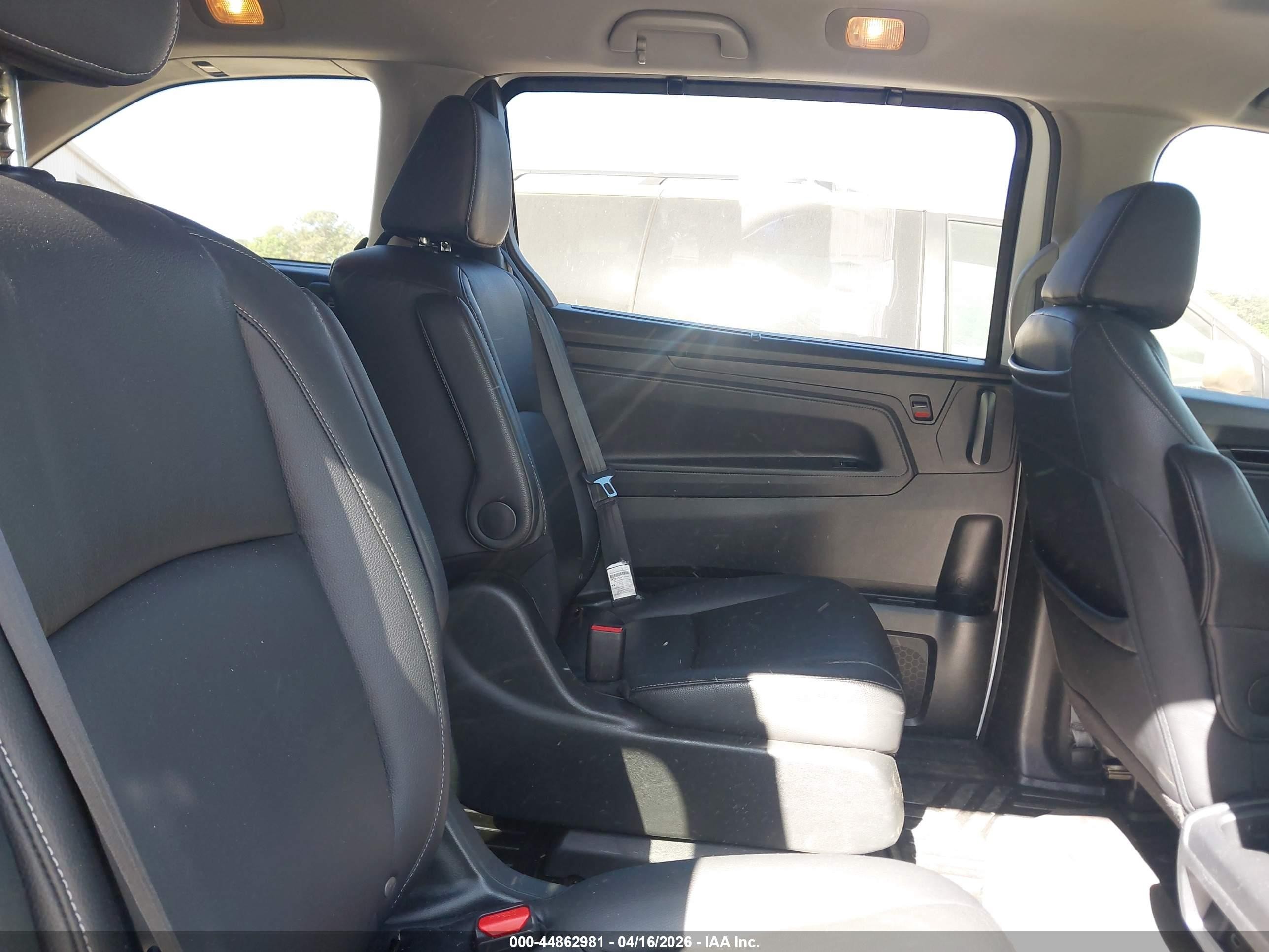 2021 Honda Odyssey Touring Белый vin: 5FNRL6H83MB007320