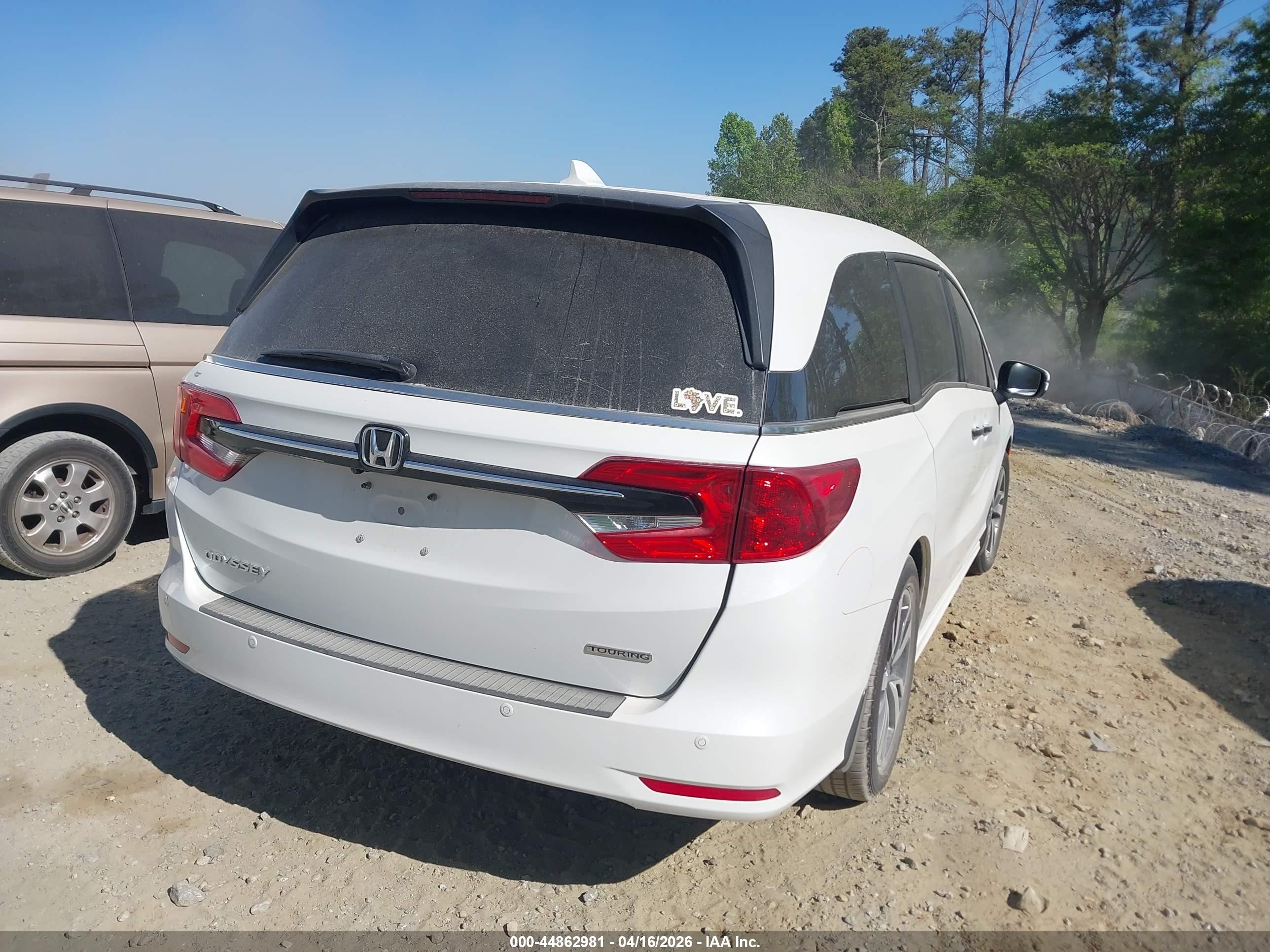 2021 Honda Odyssey Touring Белый vin: 5FNRL6H83MB007320