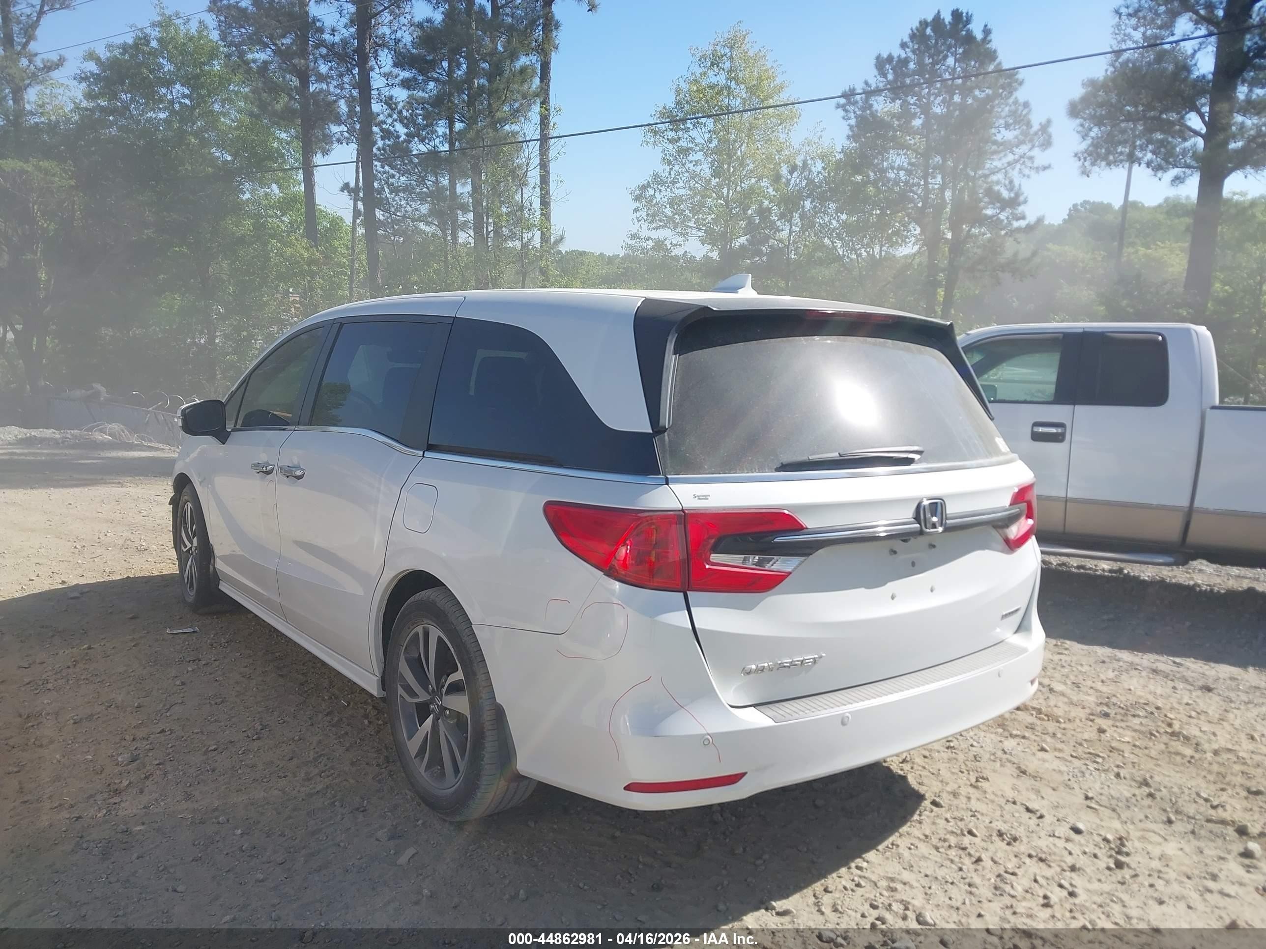 2021 Honda Odyssey Touring Белый vin: 5FNRL6H83MB007320