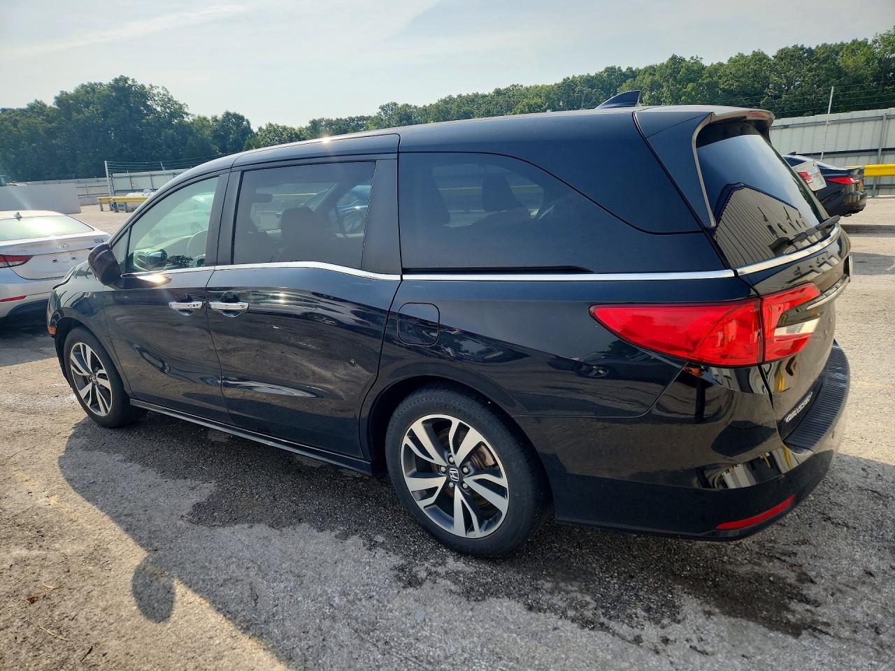 2022 Honda Odyssey Touring Black vin: 5FNRL6H83NB038083