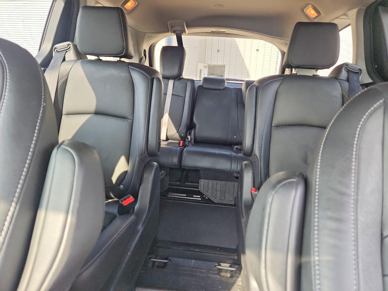 2022 Honda Odyssey Touring Black vin: 5FNRL6H83NB038083