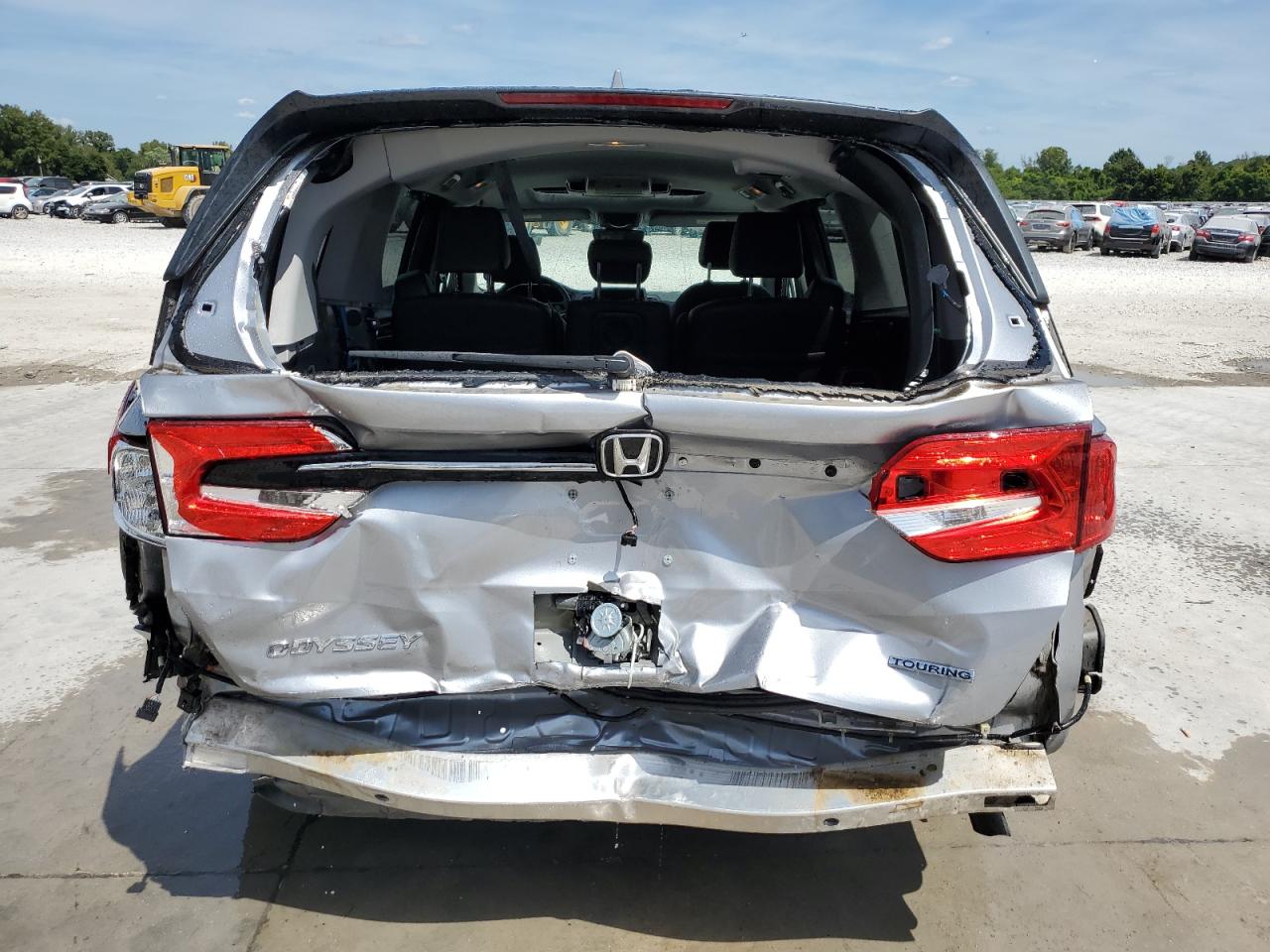 2022 Honda Odyssey Touring Silver vin: 5FNRL6H83NB067714