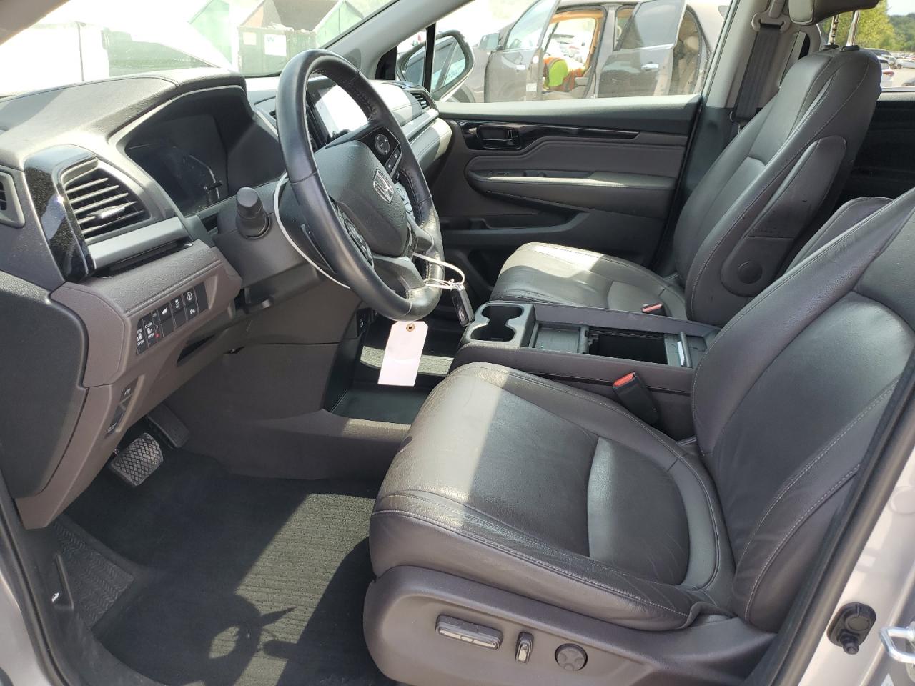 2022 Honda Odyssey Touring Silver vin: 5FNRL6H83NB067714