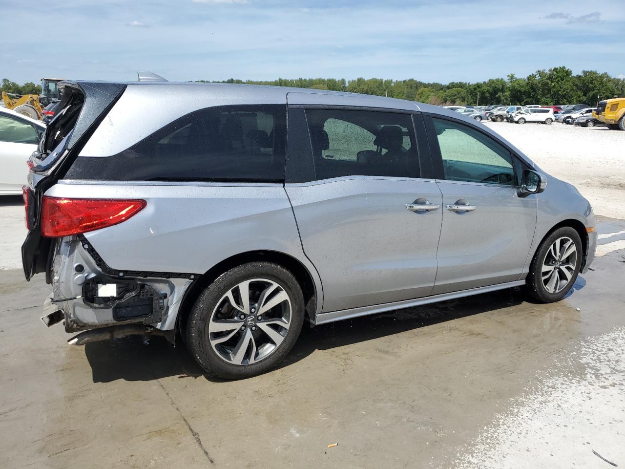 2022 Honda Odyssey Touring Silver vin: 5FNRL6H83NB067714