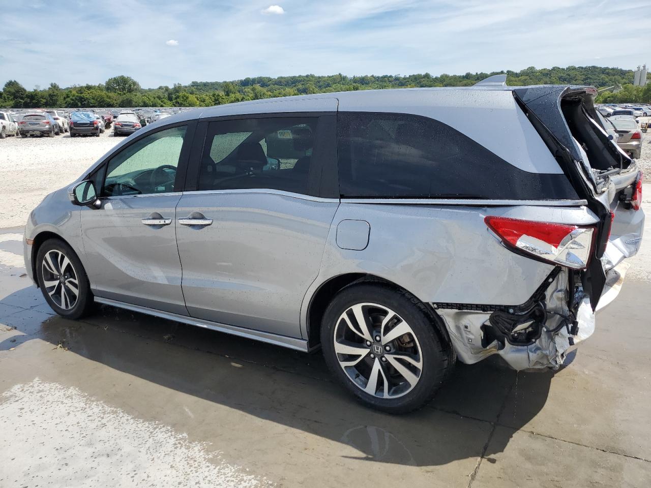 2022 Honda Odyssey Touring Silver vin: 5FNRL6H83NB067714