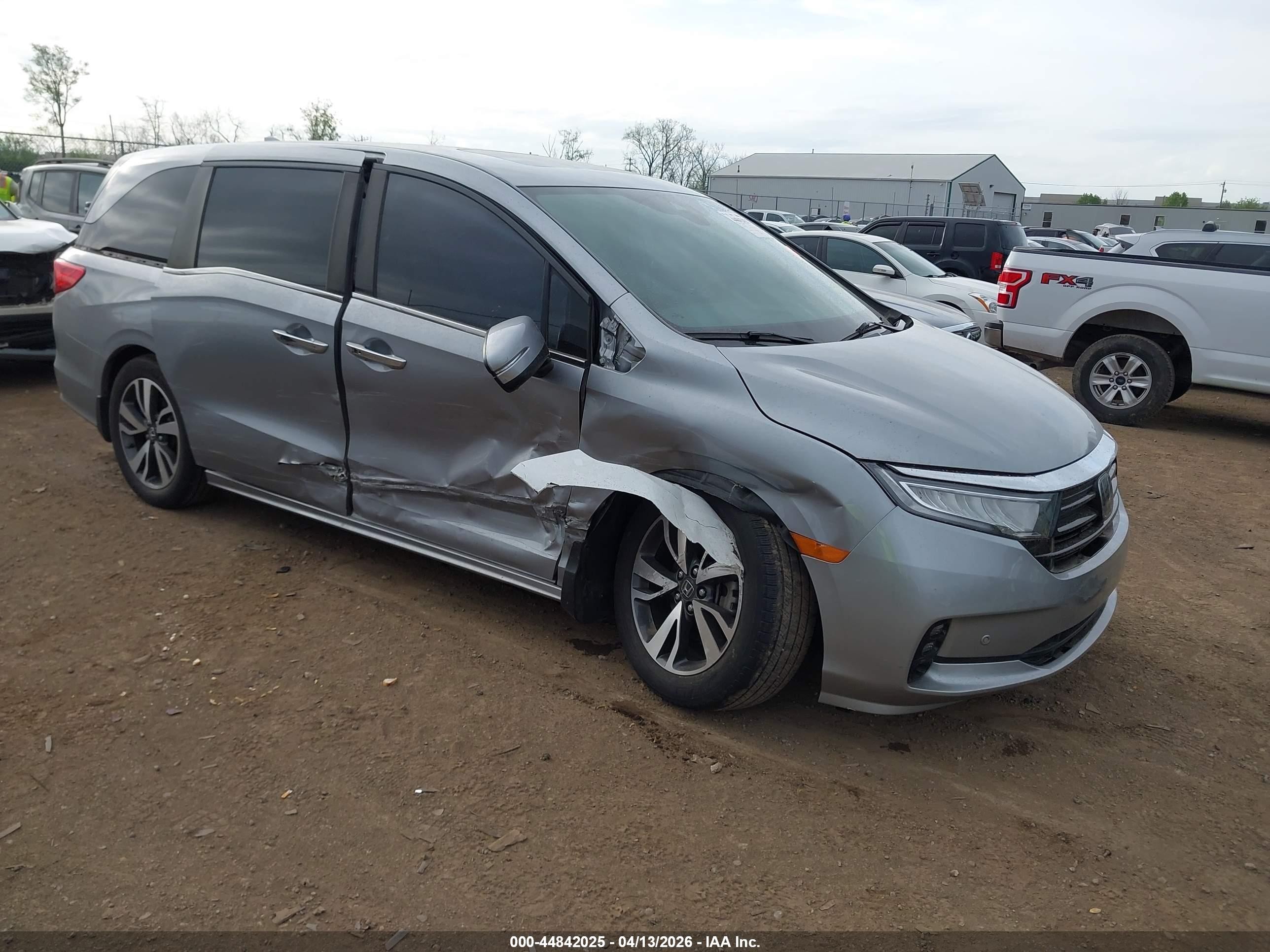 2021 Honda Odyssey Touring Серебряный vin: 5FNRL6H85MB035314