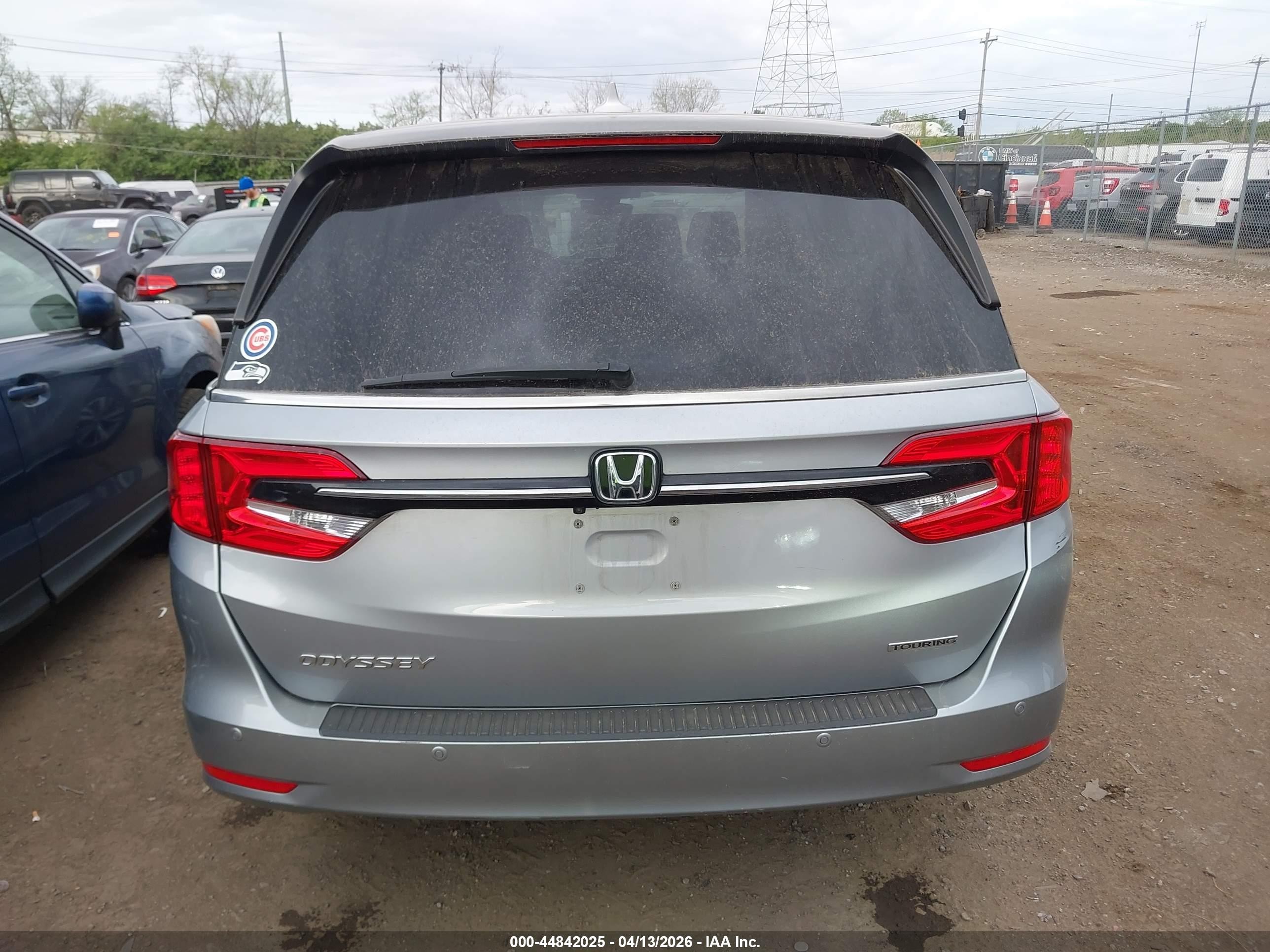 2021 Honda Odyssey Touring Silver vin: 5FNRL6H85MB035314