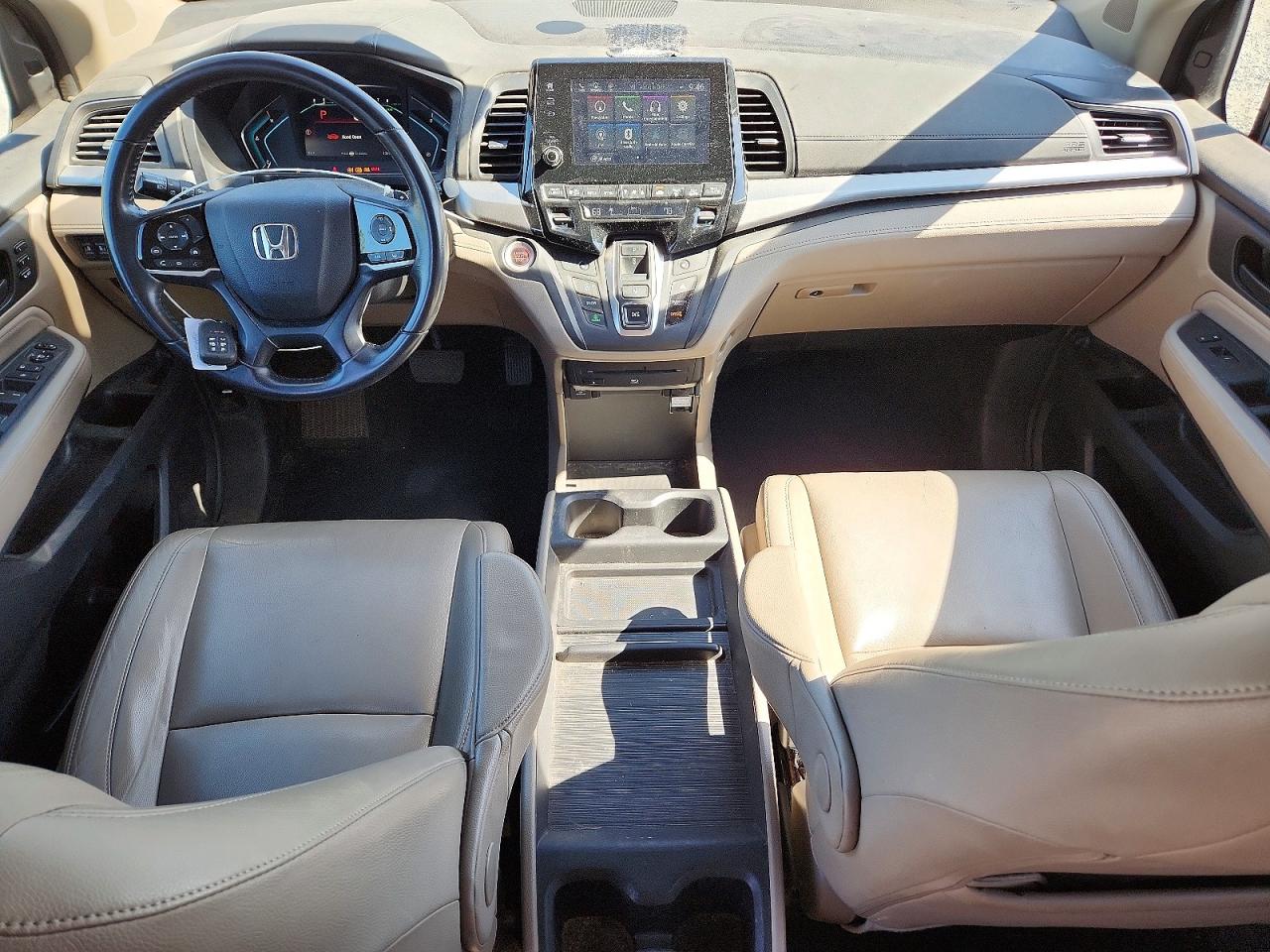 2018 Honda Odyssey Touring Burgundy vin: 5FNRL6H86JB023748