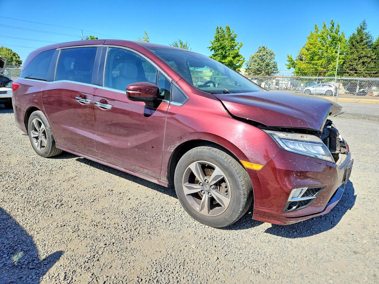 2018 Honda Odyssey Touring Burgundy vin: 5FNRL6H86JB023748