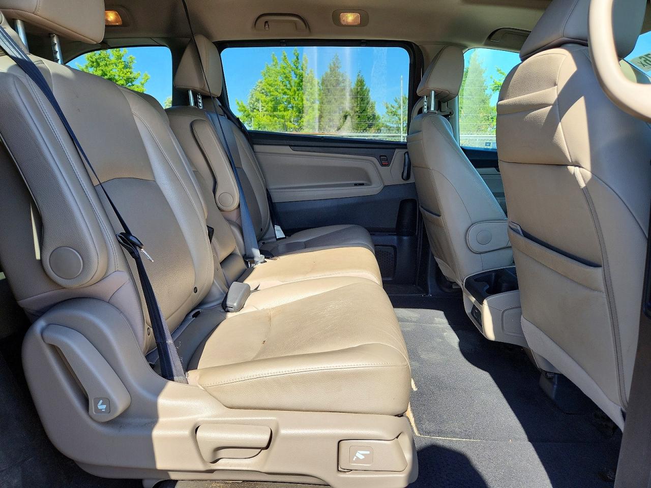 2018 Honda Odyssey Touring Burgundy vin: 5FNRL6H86JB023748