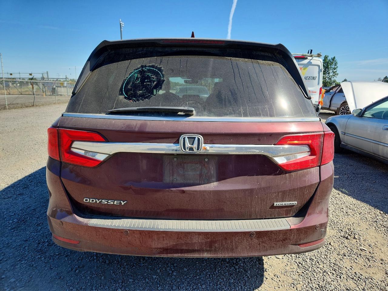 2018 Honda Odyssey Touring Burgundy vin: 5FNRL6H86JB023748