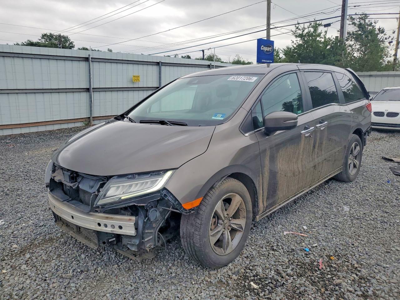 2018 Honda Odyssey Touring Brown vin: 5FNRL6H86JB065496