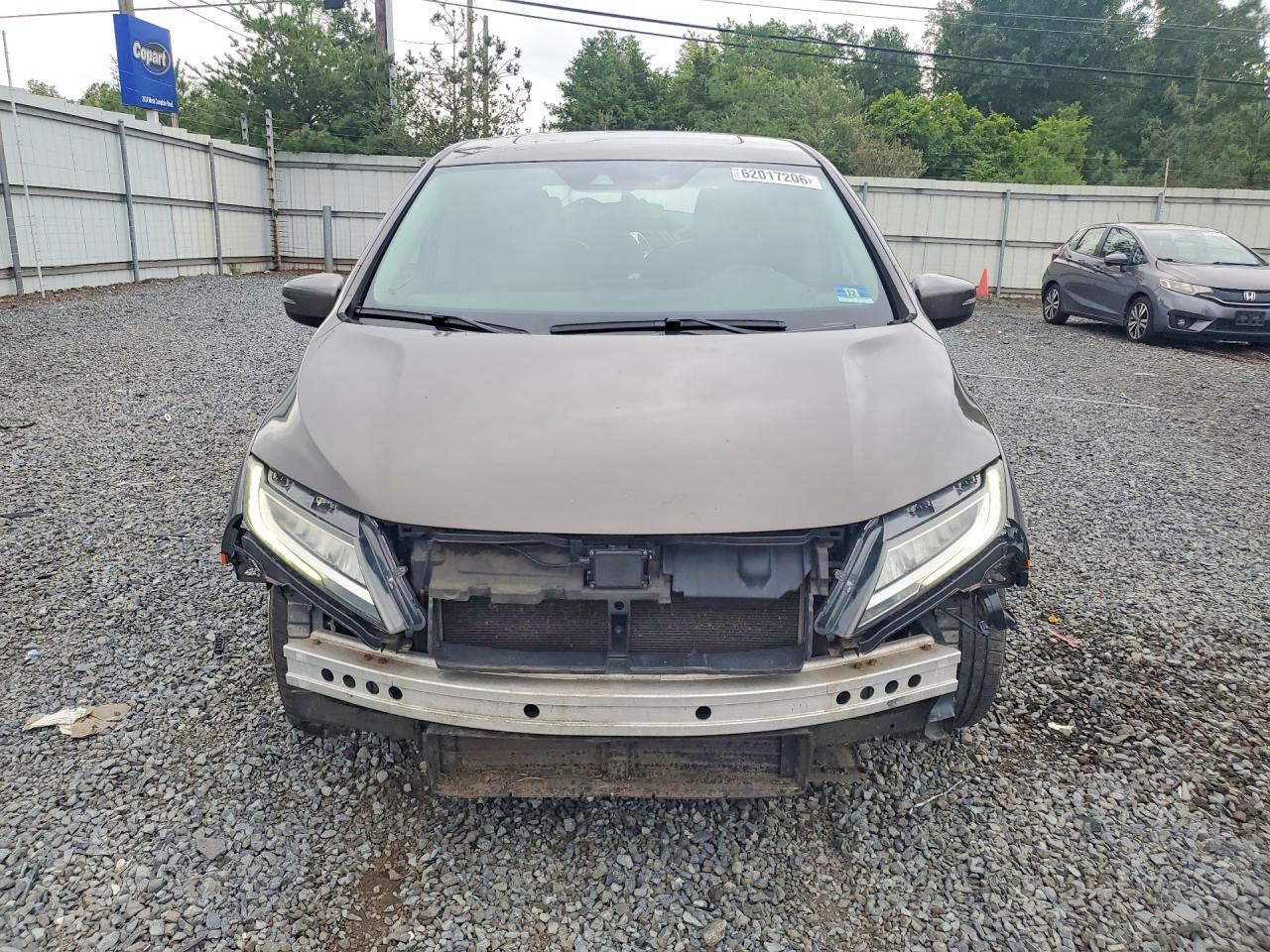 2018 Honda Odyssey Touring Brown vin: 5FNRL6H86JB065496