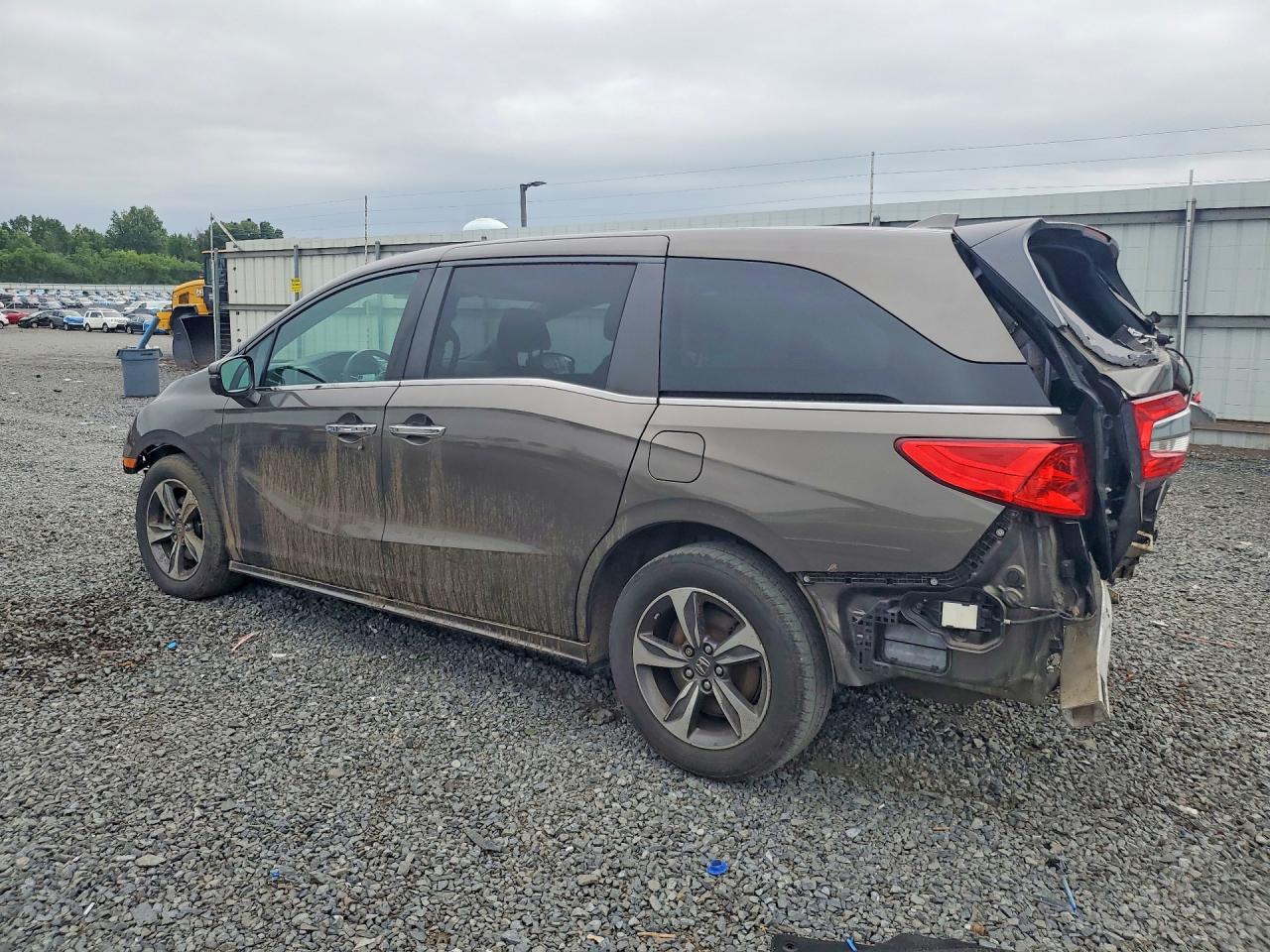 2018 Honda Odyssey Touring Brown vin: 5FNRL6H86JB065496