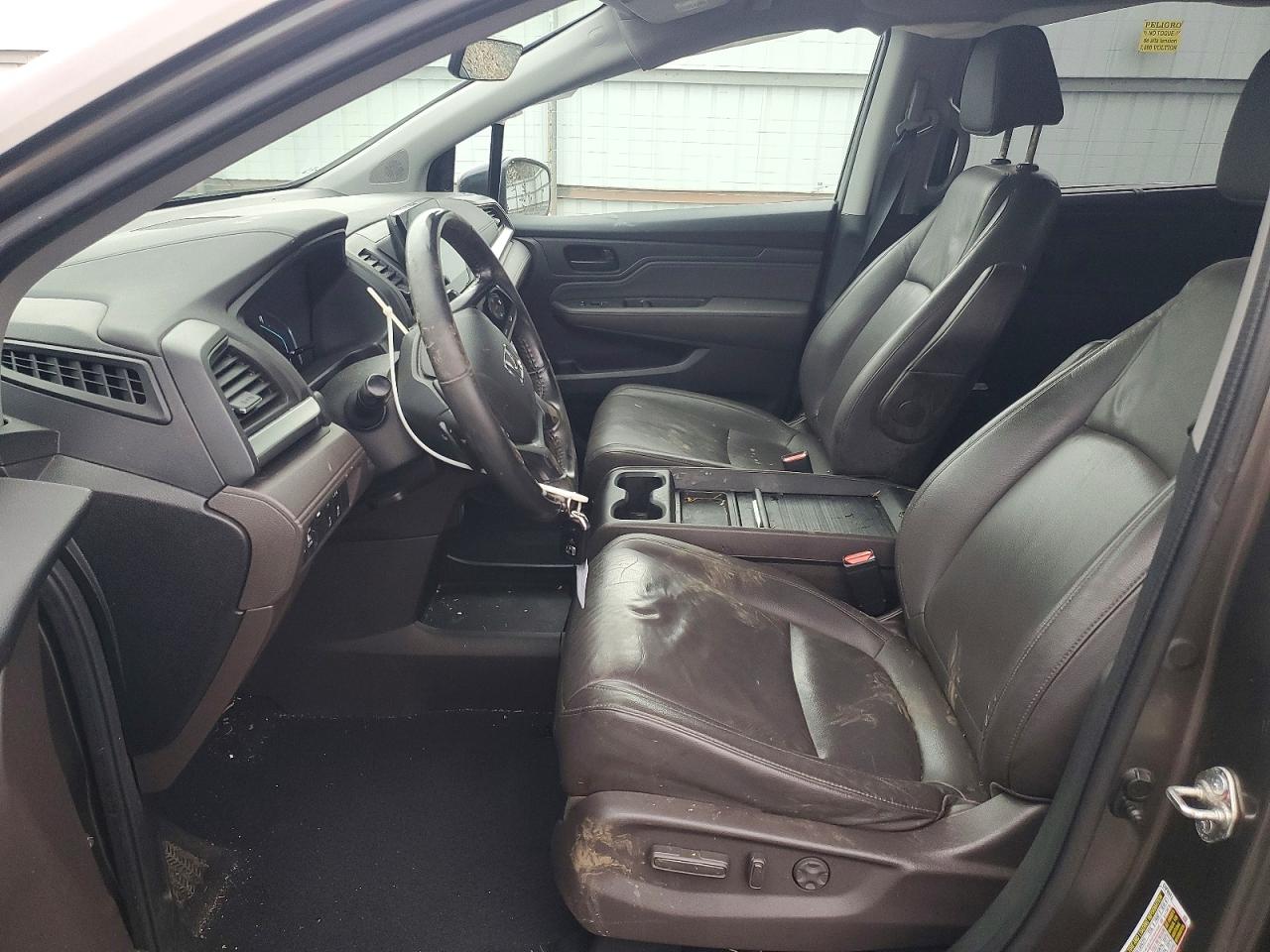 2018 Honda Odyssey Touring Brown vin: 5FNRL6H86JB065496
