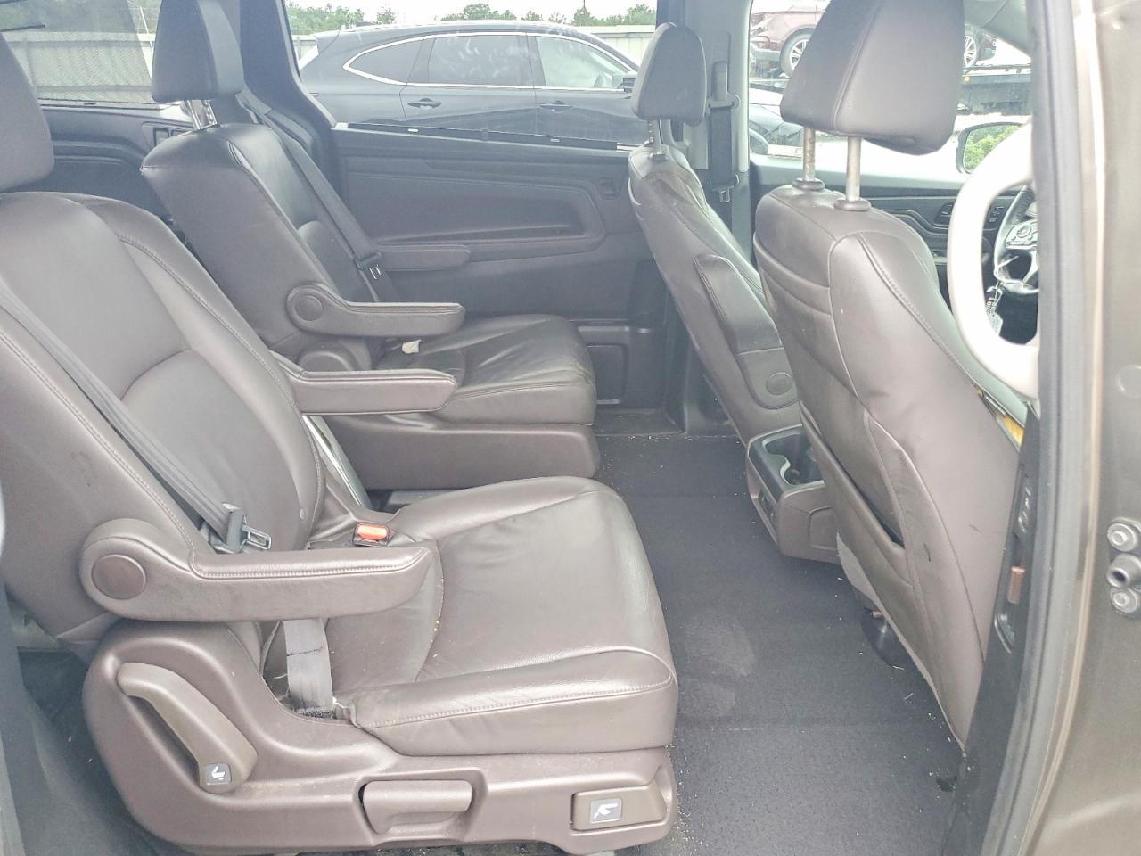 2018 Honda Odyssey Touring Brown vin: 5FNRL6H86JB065496