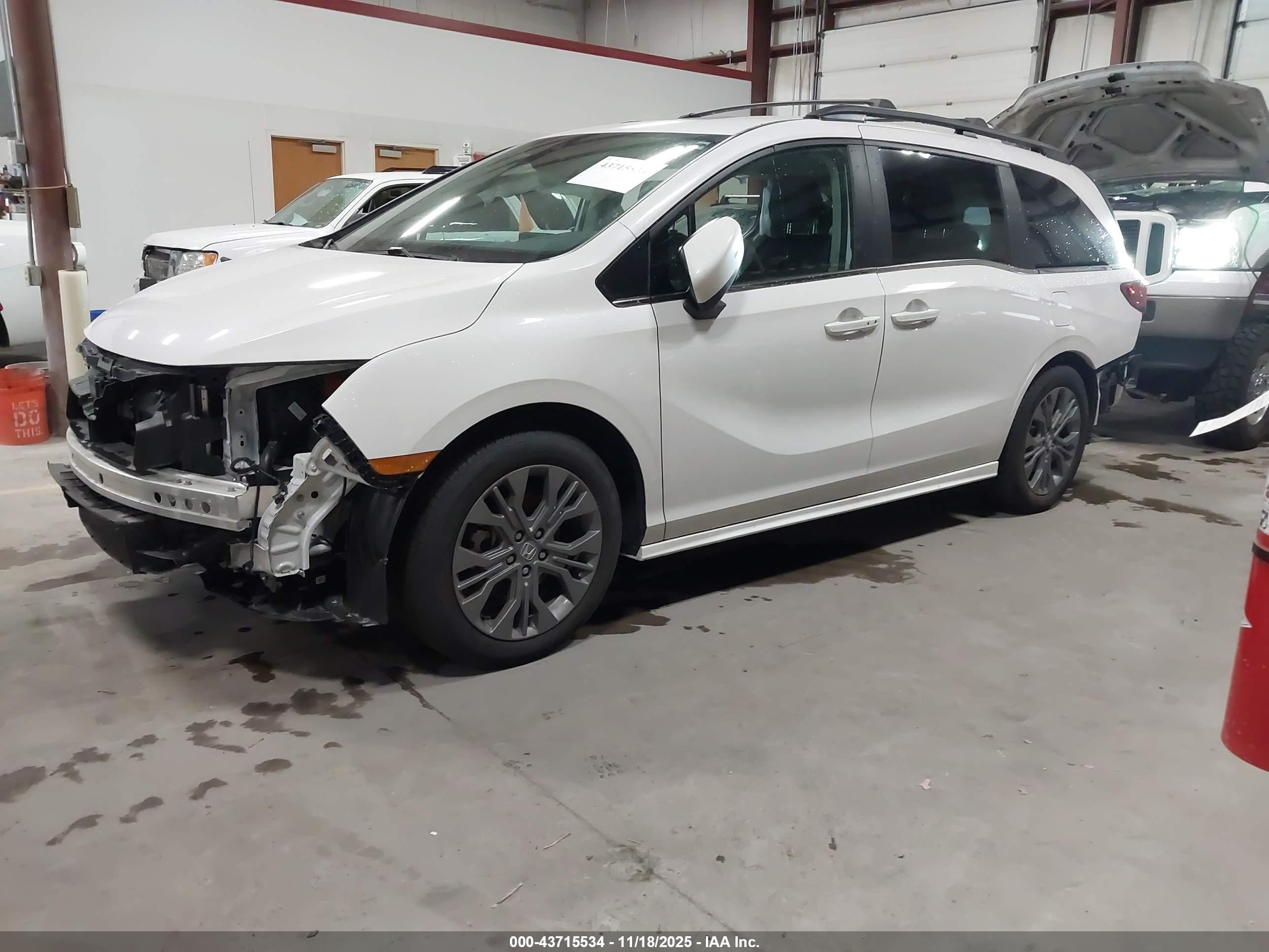 2025 Honda Odyssey Touring Белый vin: 5FNRL6H86SB045721