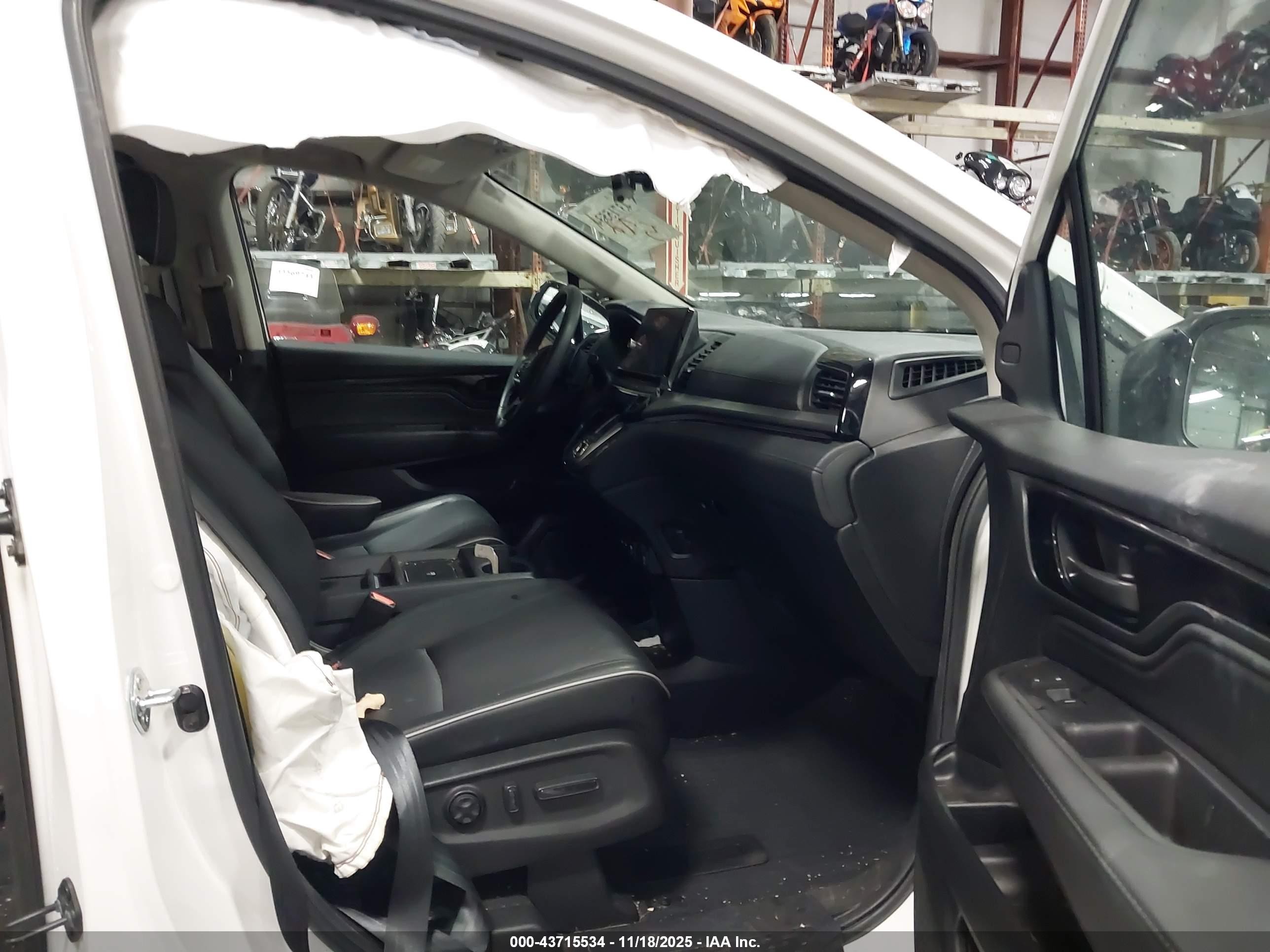 2025 Honda Odyssey Touring Белый vin: 5FNRL6H86SB045721