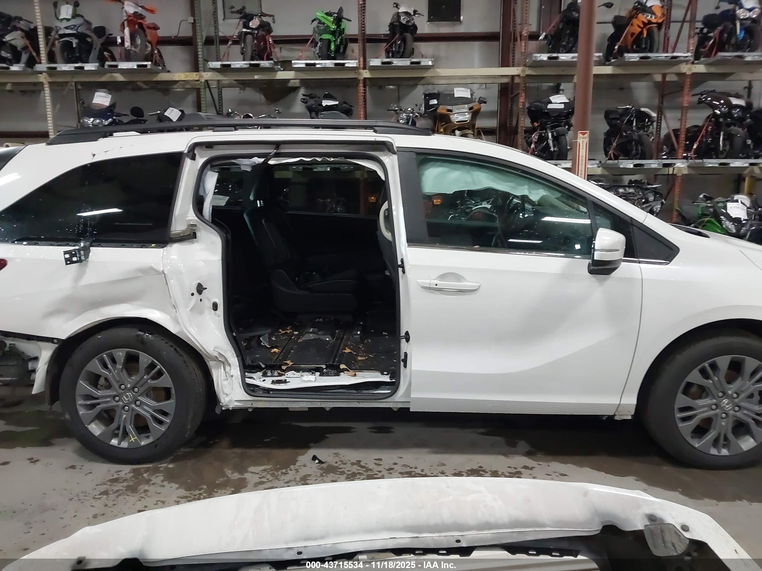 2025 Honda Odyssey Touring Белый vin: 5FNRL6H86SB045721