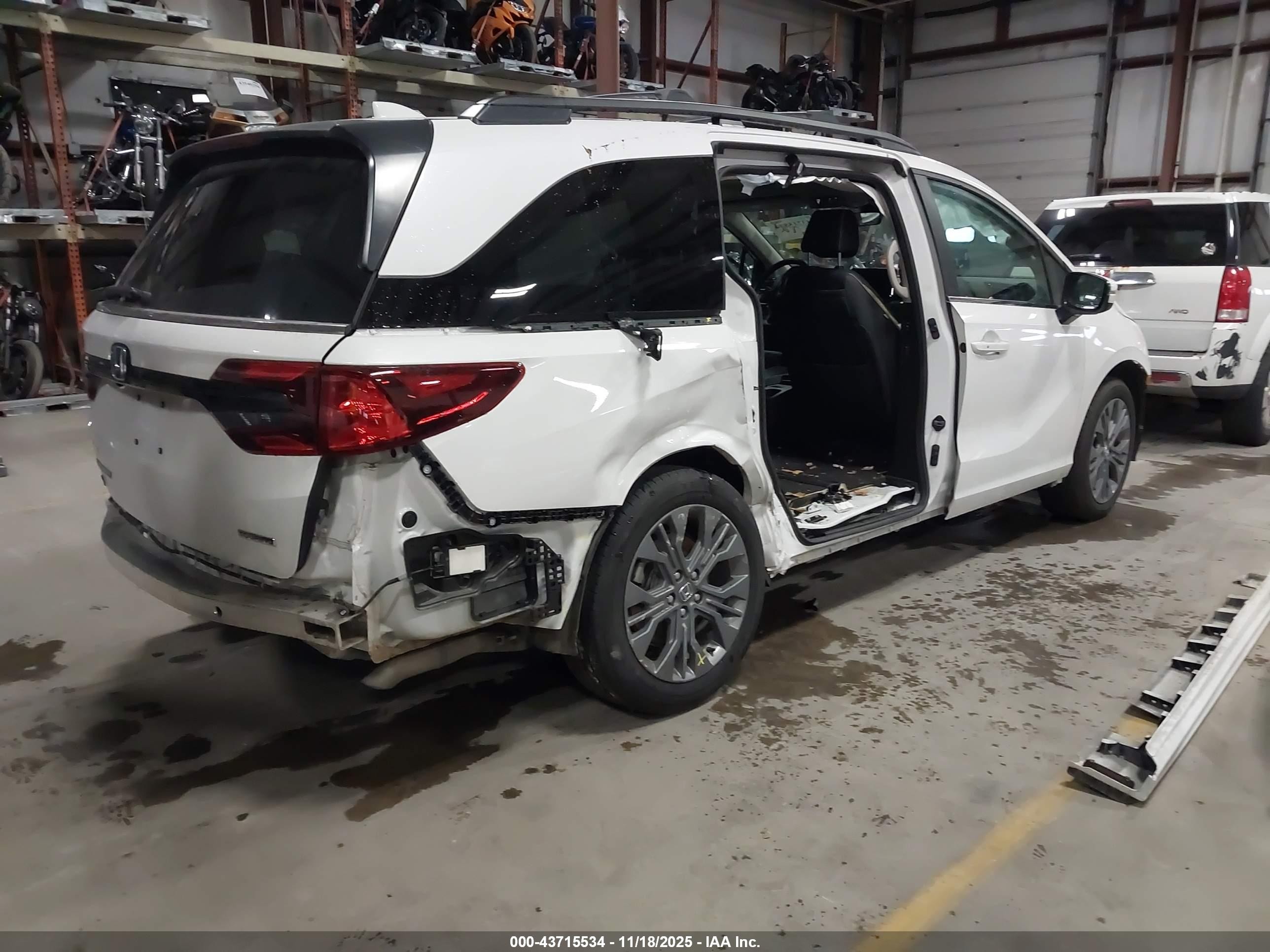 2025 Honda Odyssey Touring Белый vin: 5FNRL6H86SB045721