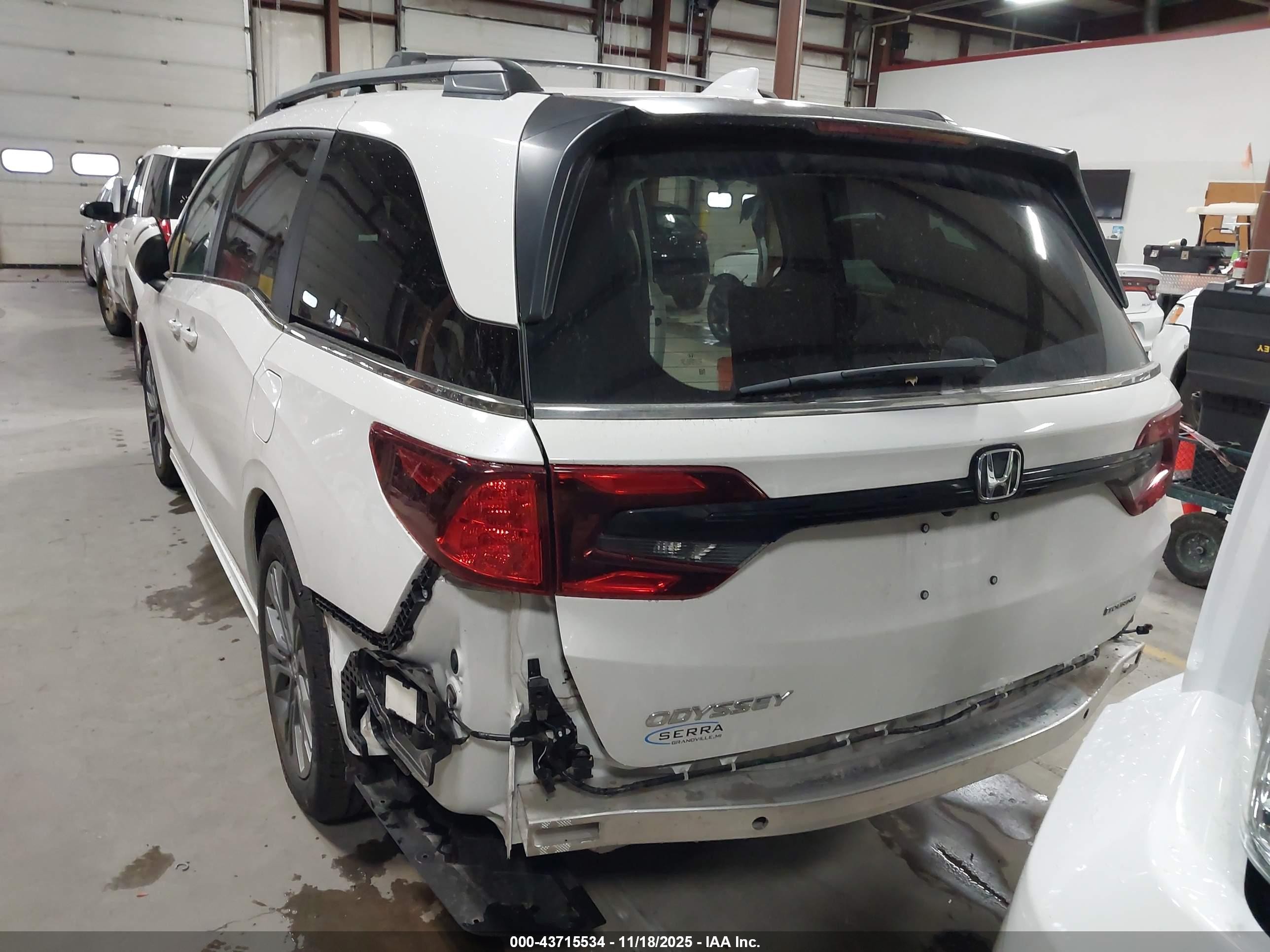 2025 Honda Odyssey Touring Белый vin: 5FNRL6H86SB045721
